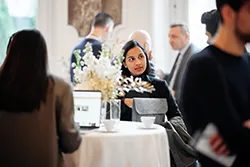 Interactions naturelles lors d’un événement capturées en photographie professionnelle