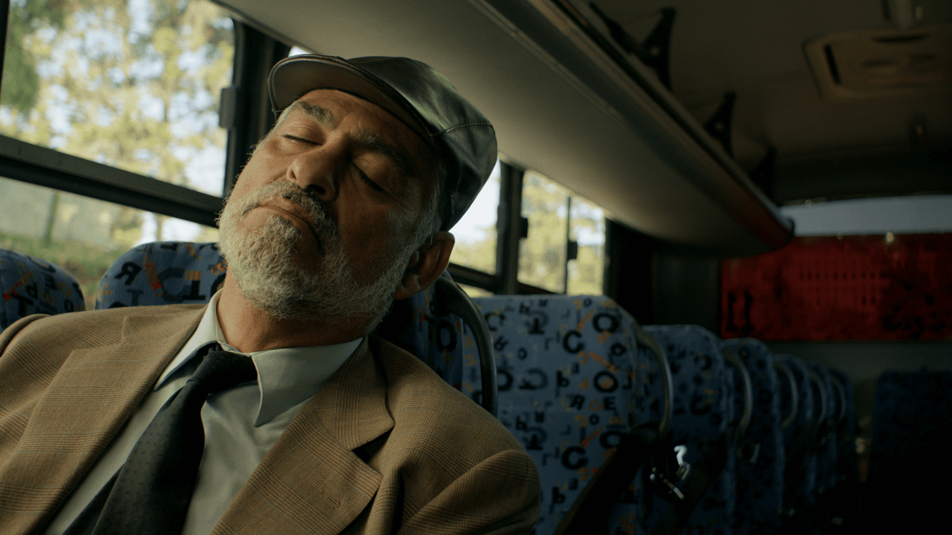 Cinematic still from the international festival-selected short film 'Pequeño Dragón' (Little Dragon). The scene features actor Ricardo Nuncio asleep on a bus, showcasing naturalistic lighting and narrative tension. Photographed, produced, and edited by Mauricio Nader, the film was an official selection in the USA, Argentina, Brazil, Egypt, México, and Italy.