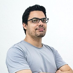 Image by Jonas Kakaroto