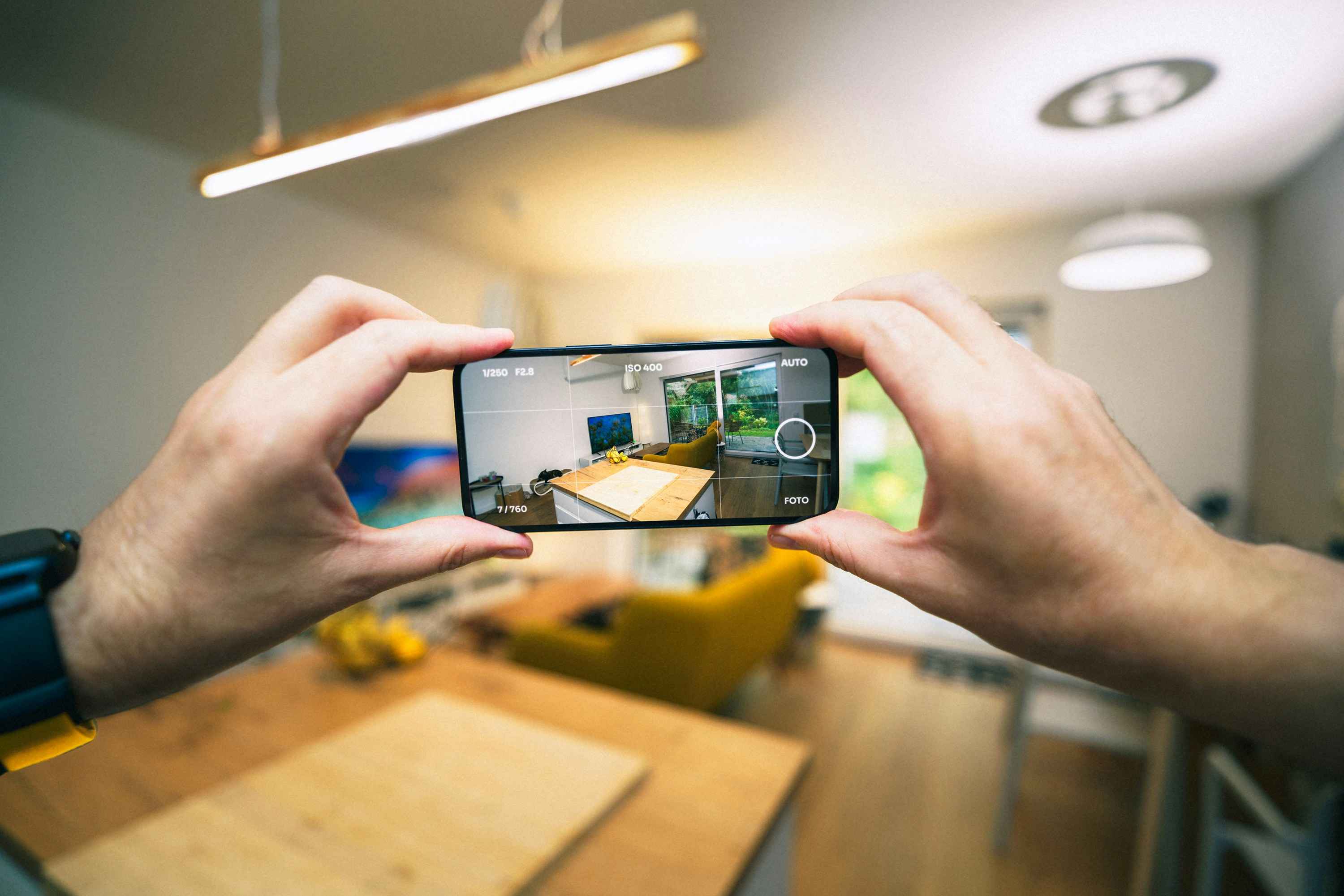 Augmented reality application capturing indoor space through a smartphone