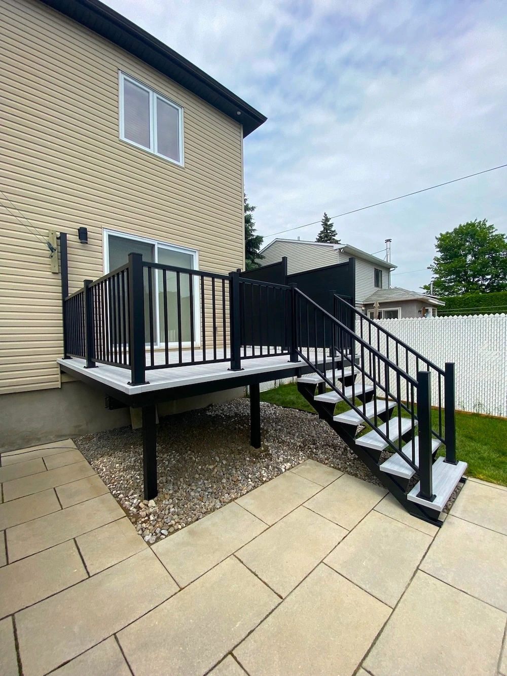 Balcon et rampes fait entièrement en aluminium