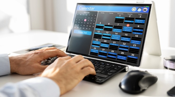 healthcare professional using the ultimate guide for appointment scheduling for medical practices