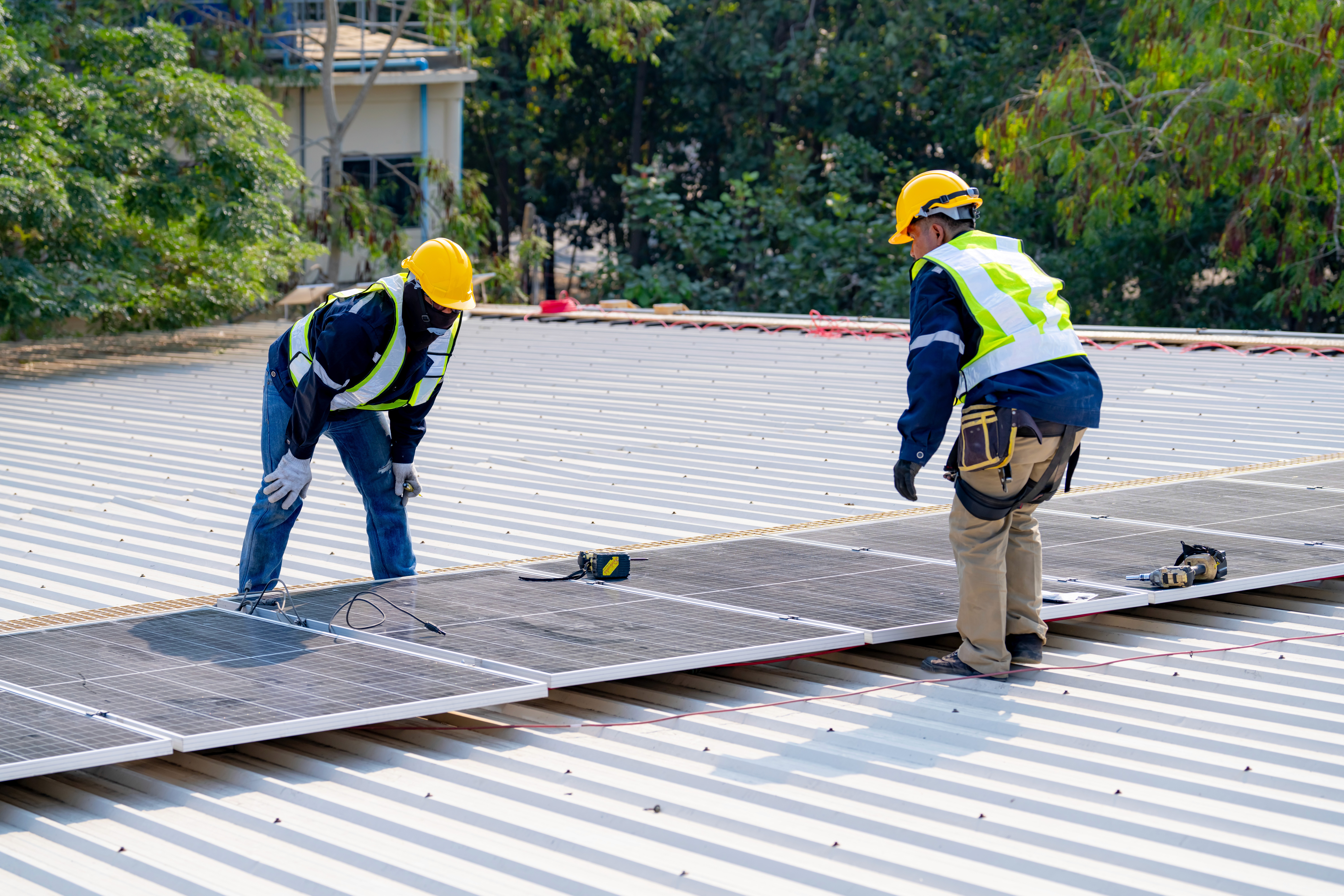 workers-installing-solar-panels-for-efficient-ene-2026-03-18-05-05-22-utc.jpg