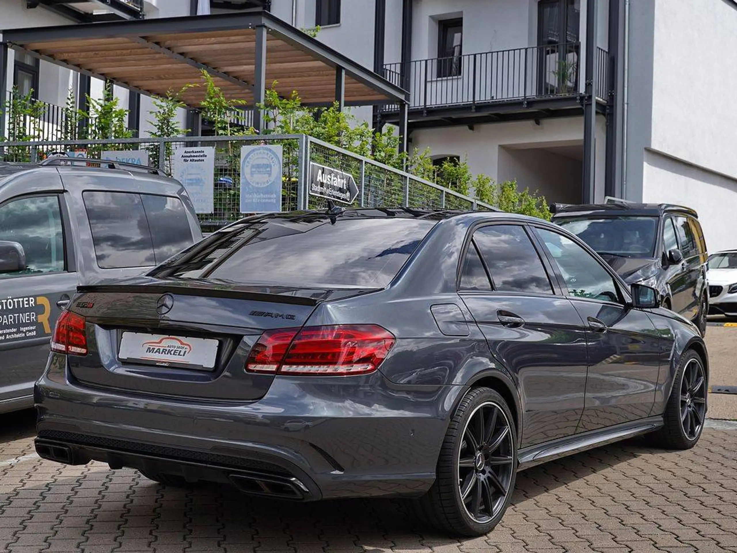 Mercedes-Benz E 63 AMG S 4Matic | Driver'sPackage | Night- & ParkPaket |