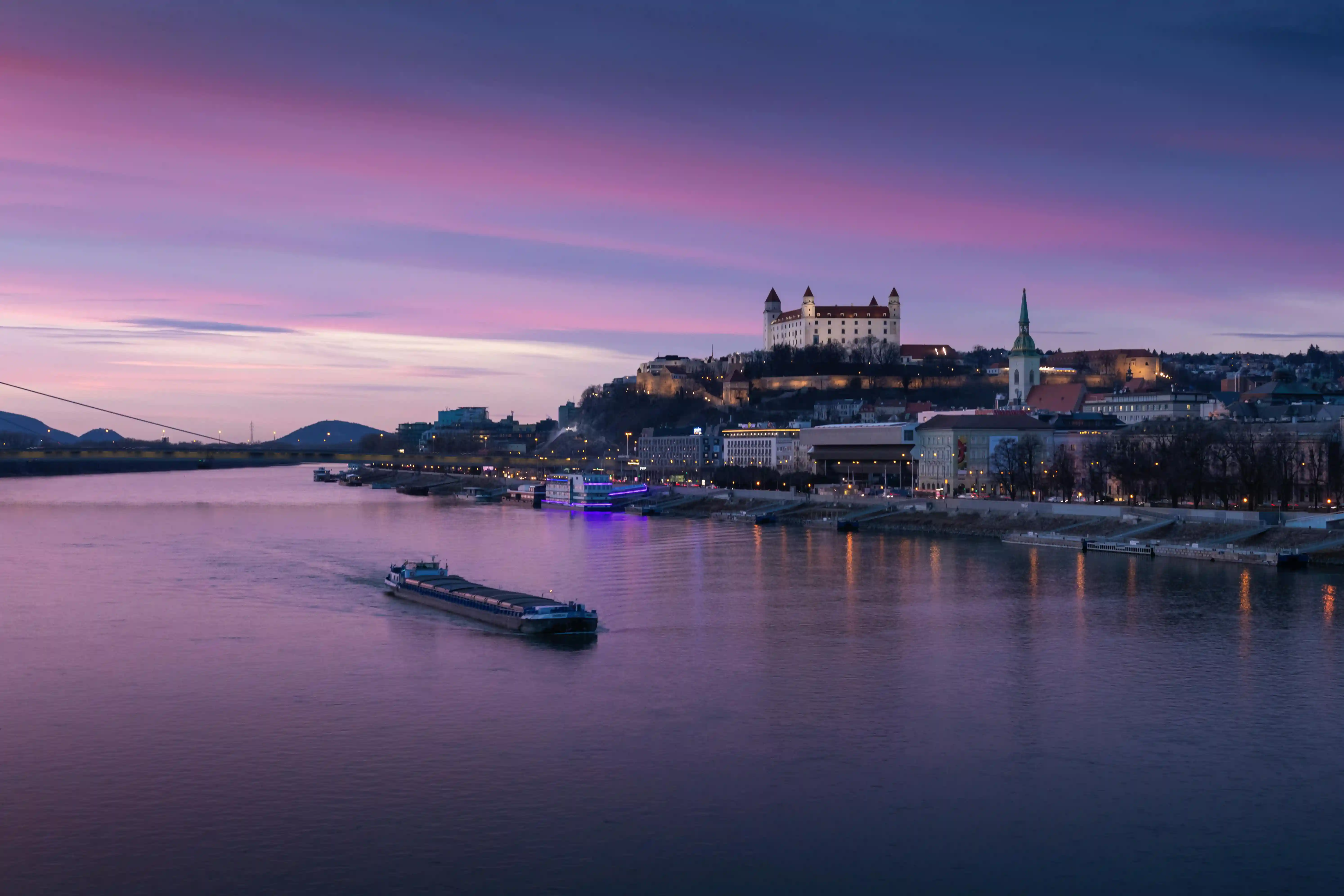 Slovakya'nın başkenti Bratislava'dan bir manzara