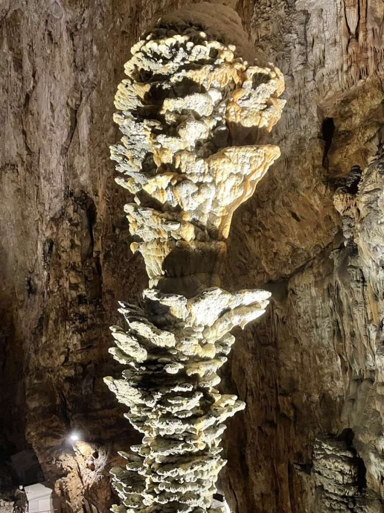 Grotto Gigante, Trieste