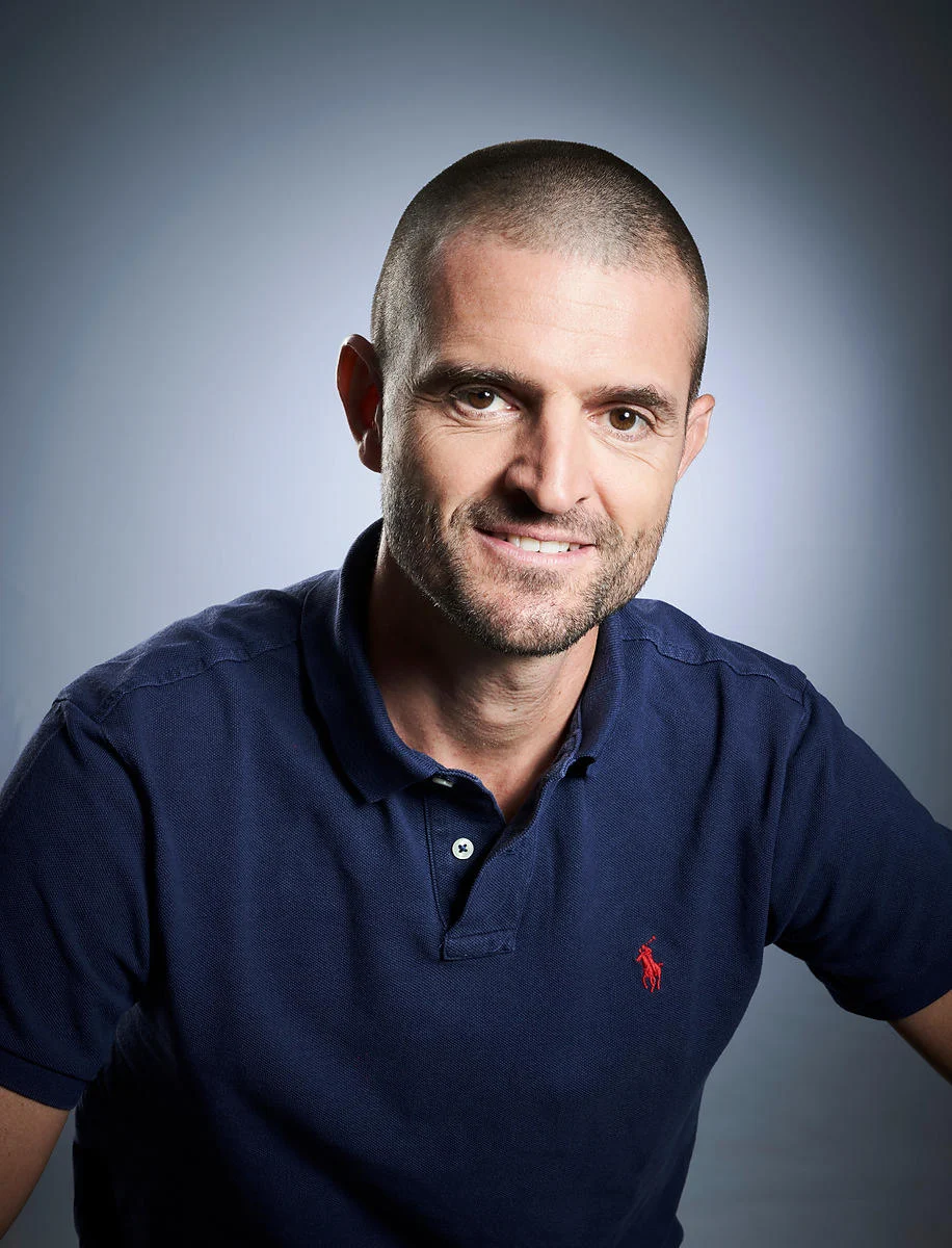 Portrait professionnel authentique en studio pour entreprise à La Réunion — David Dijoux Photographe