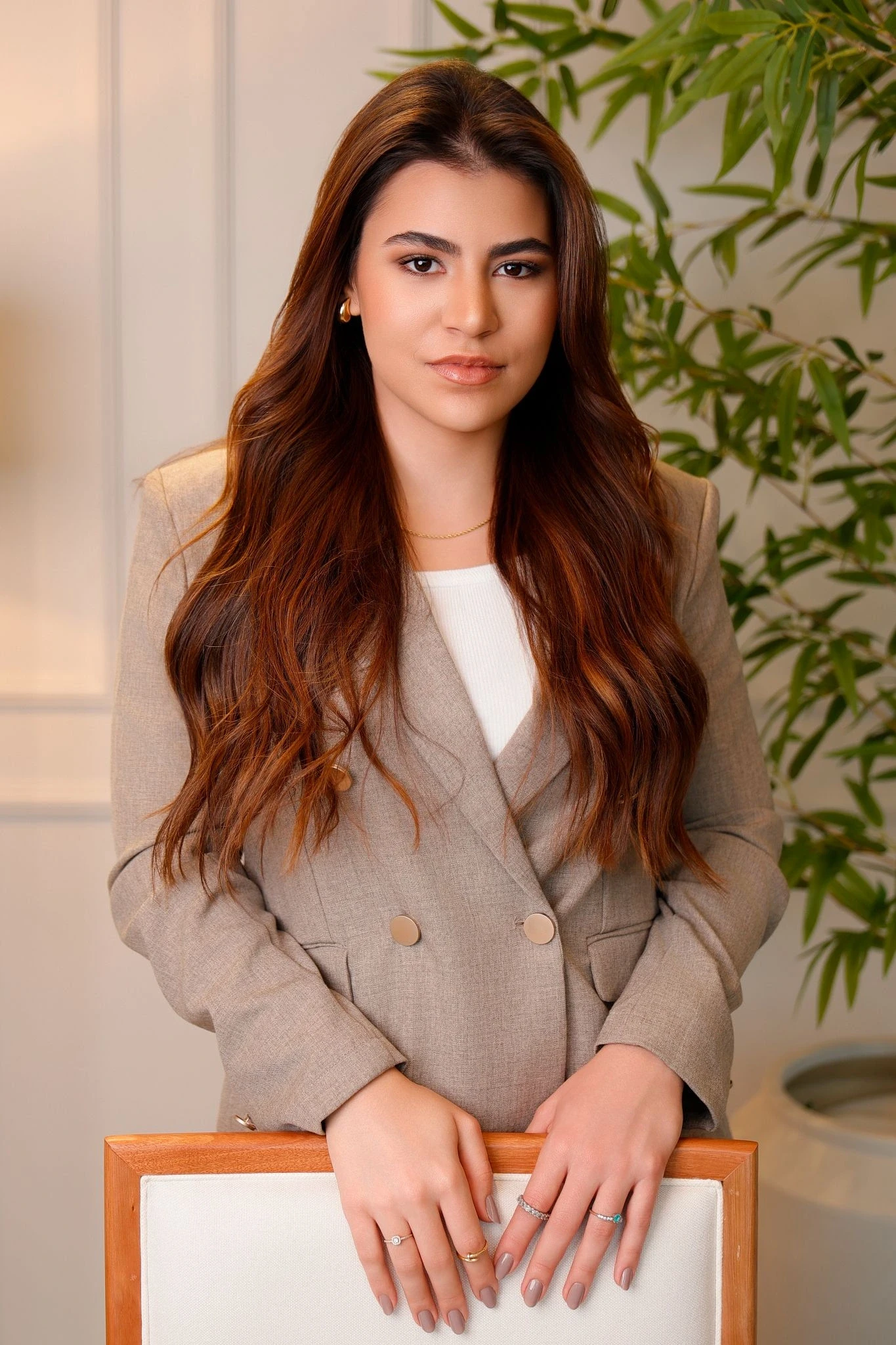 Dra. Laura Valvassoura