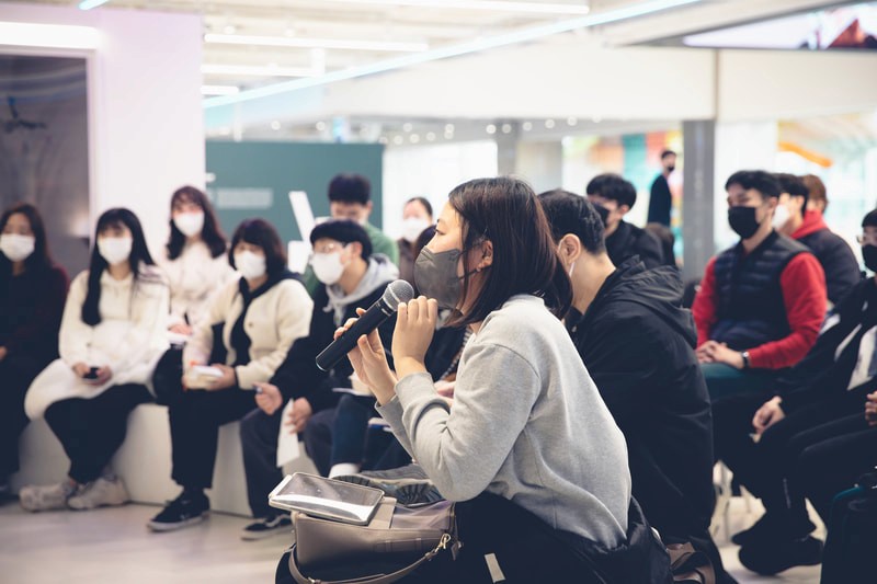 한국관광공사 서울센터 HiKR Ground: 3F HiKR Art Museum <화가의 옷 - 축제>展 아티스트 토크
