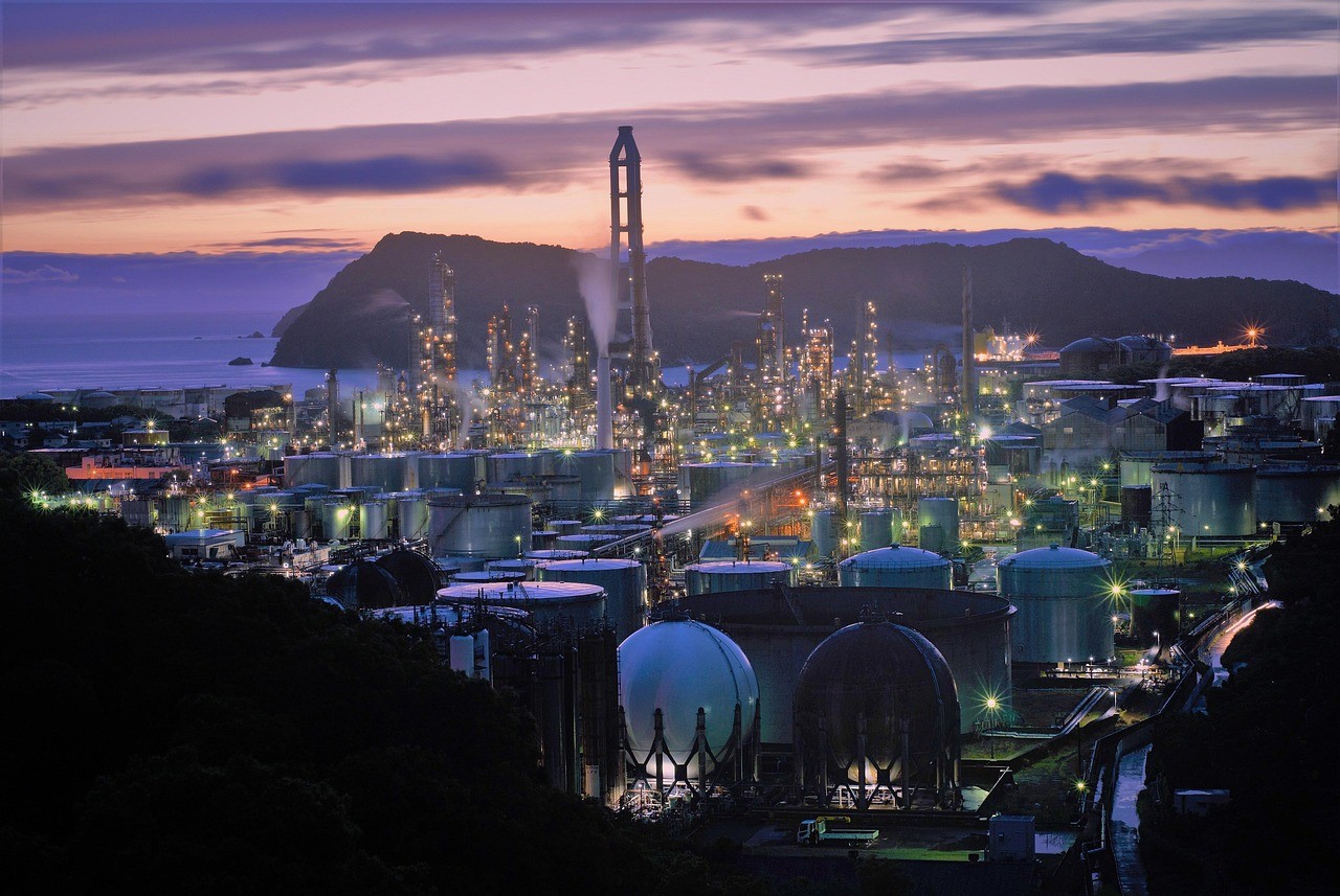 Dynamic picture of a cyclist riding downhill