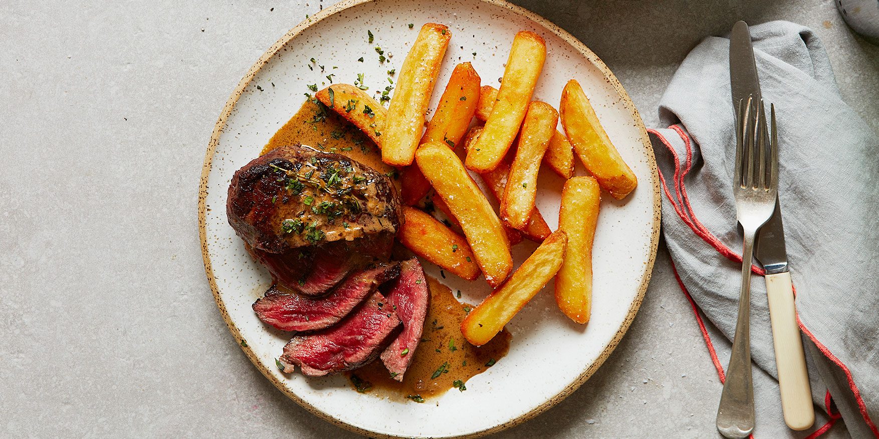 Sirloin steak Served with triple cooked chips, grilled field mushroom, roast tomato & crispy pickled onion rings