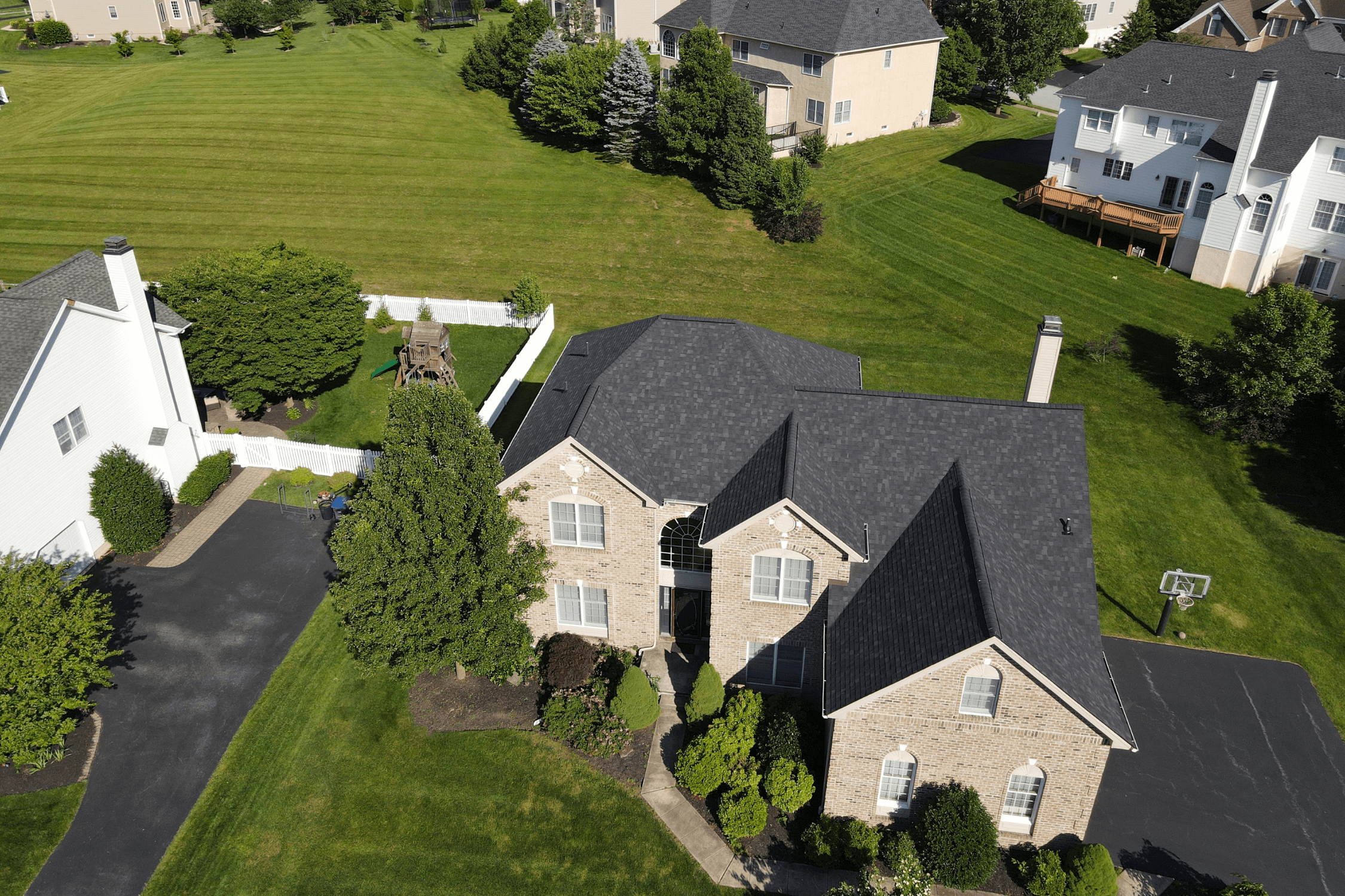 Owens Corning architectural shingles installed on 45 sq roof in Overland Park, Kansas