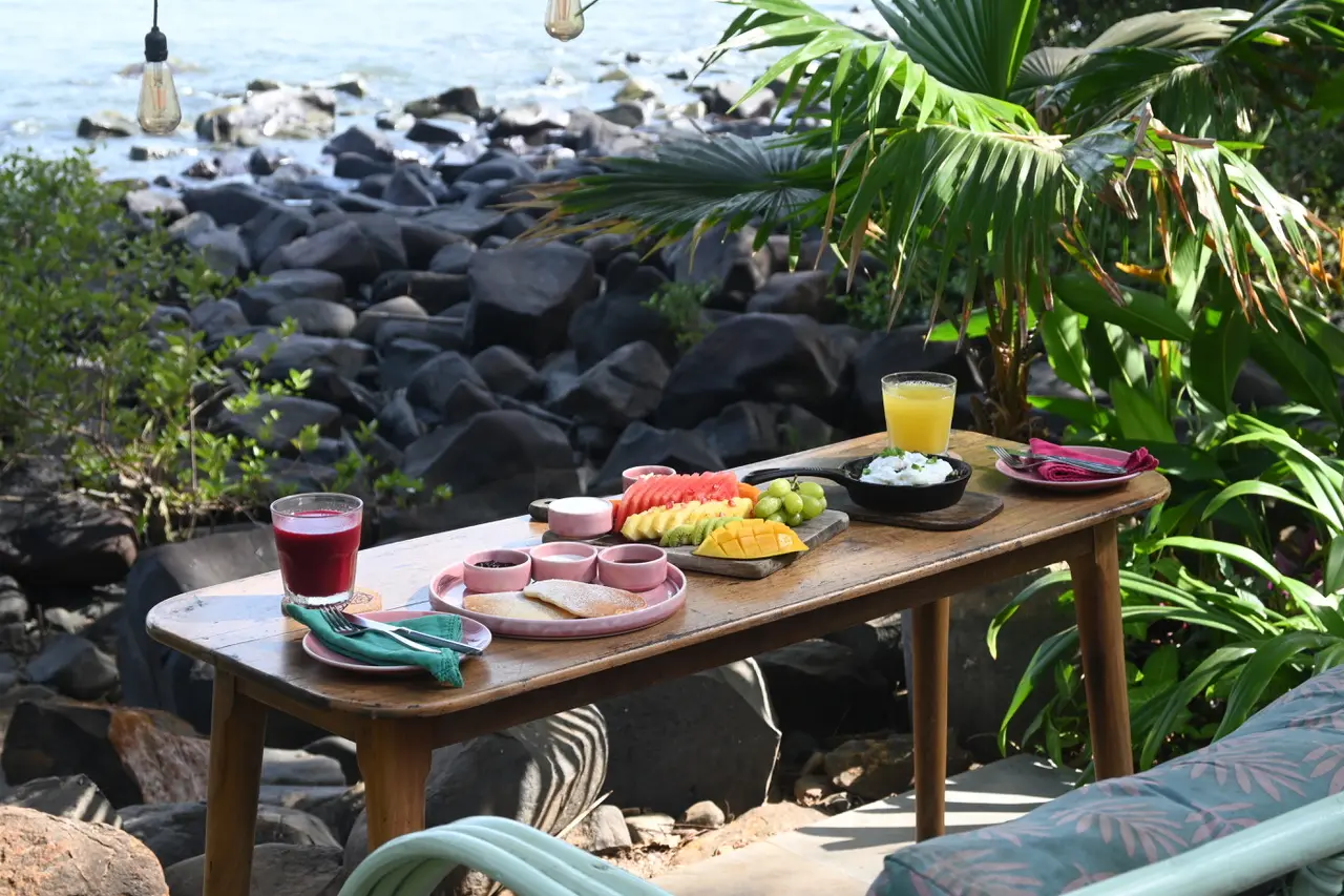Breakfast laid on the rocks above Patnem Bay at Jaali Kitchen