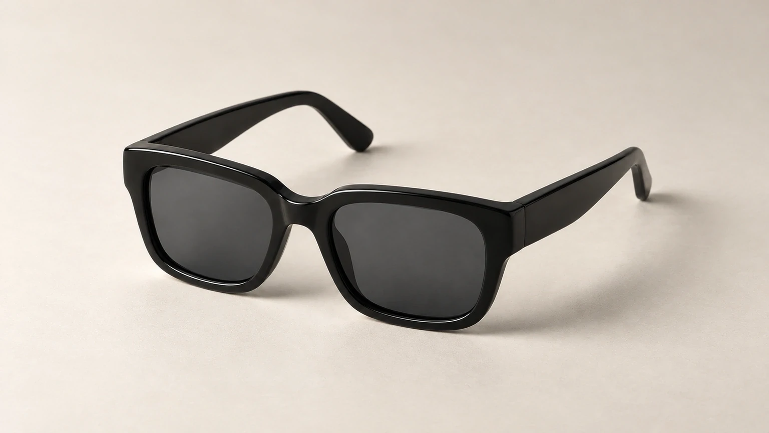 Glamoor eyewear campaign photo