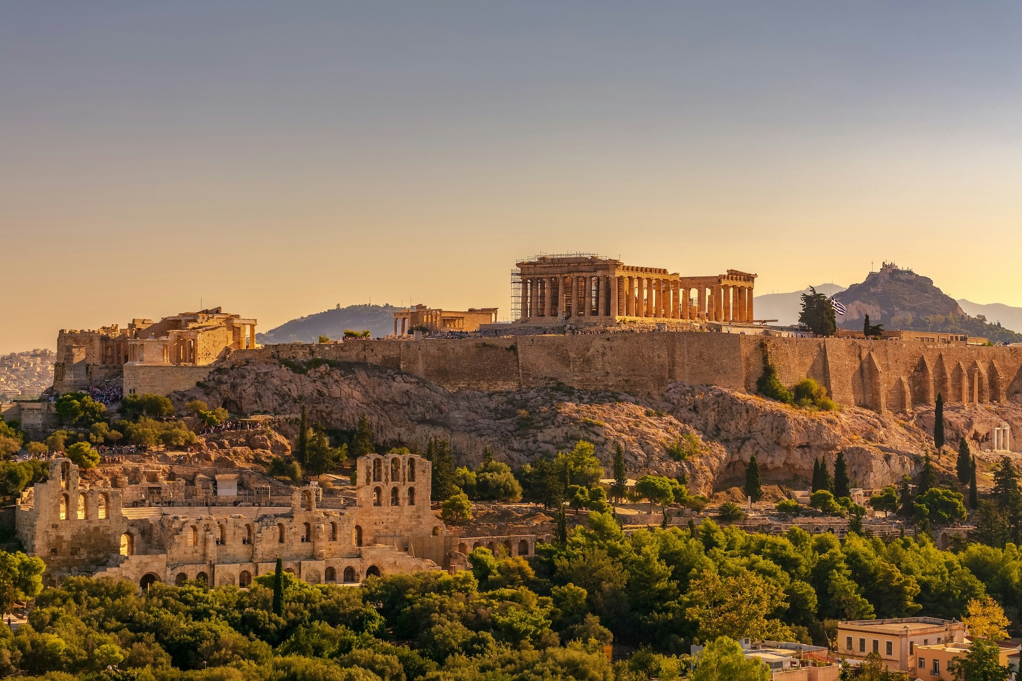 Aerial panoramic view of the parthenon (Akropolis) during golden hour