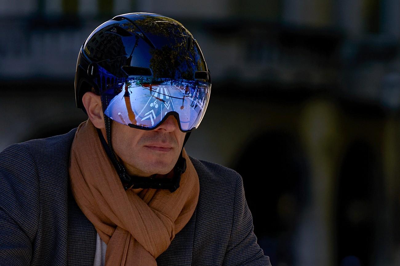 Photographie commerciale lifestyle  pour casque de vélo homme