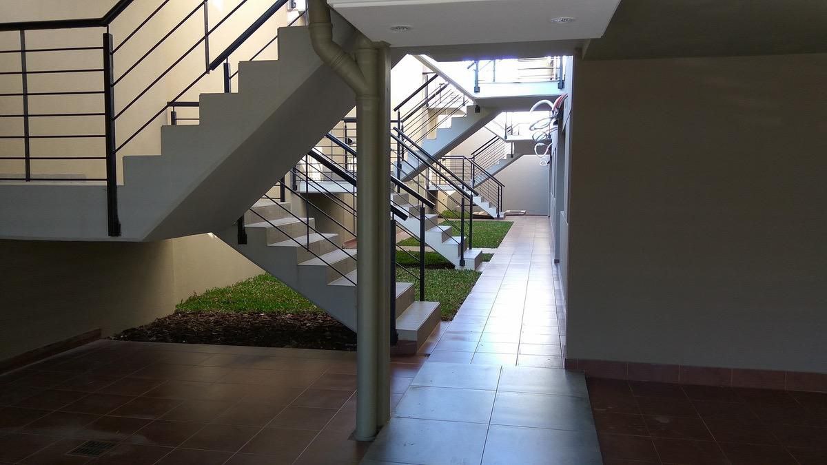 Vista de escaleras en el interior