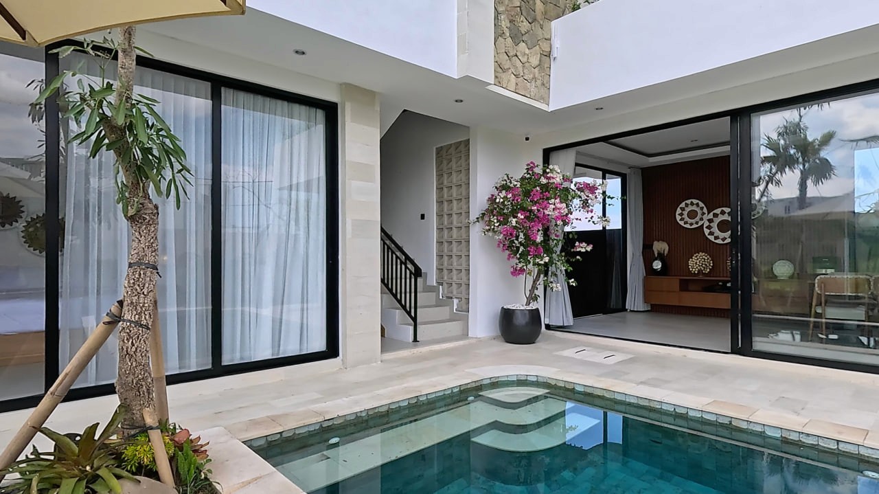 Tropical Villa Cemagi — ocean-view villa 100 m from the beach