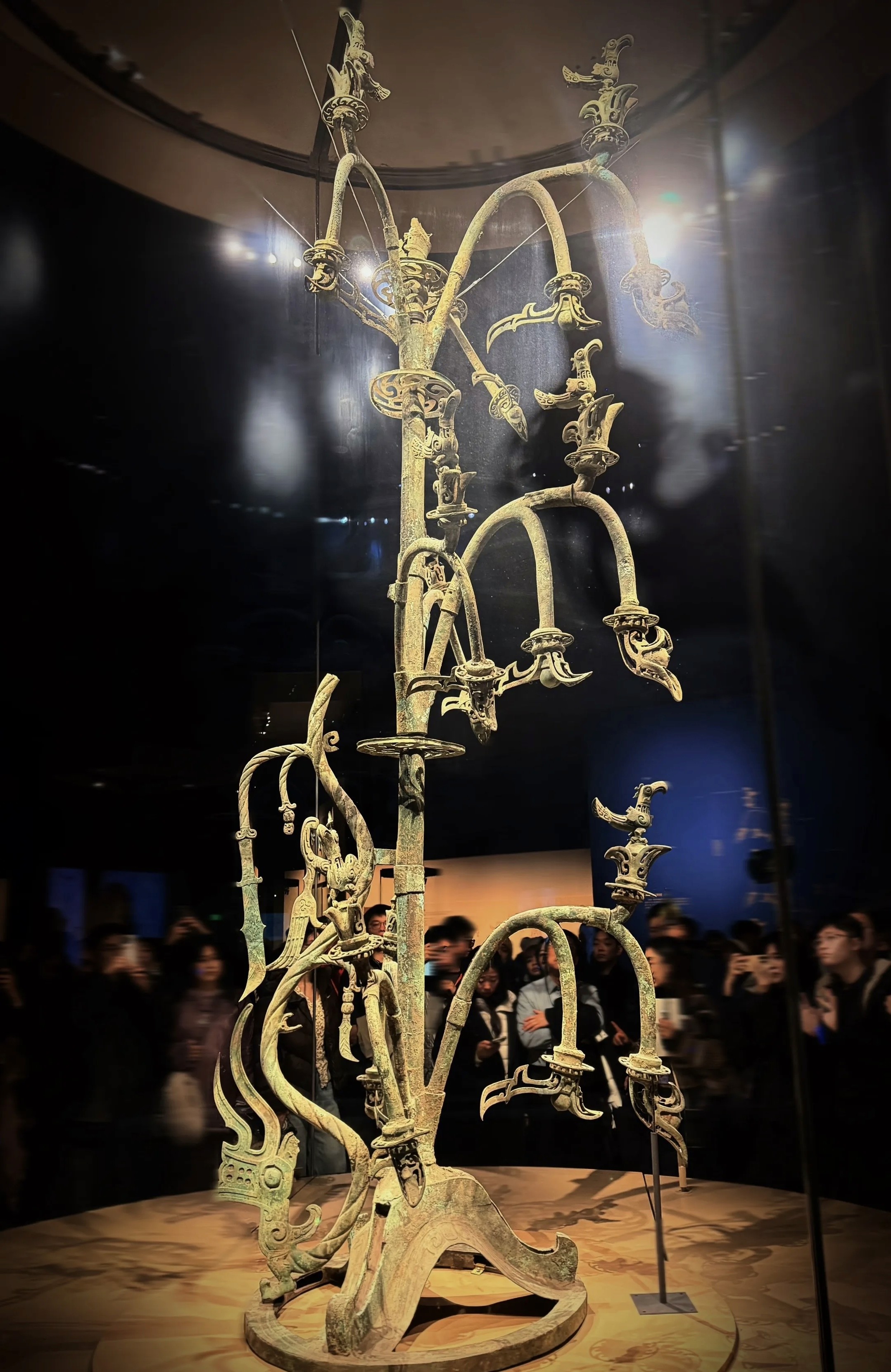 Bronze sacred tree, iconic relic of Sanxingdui