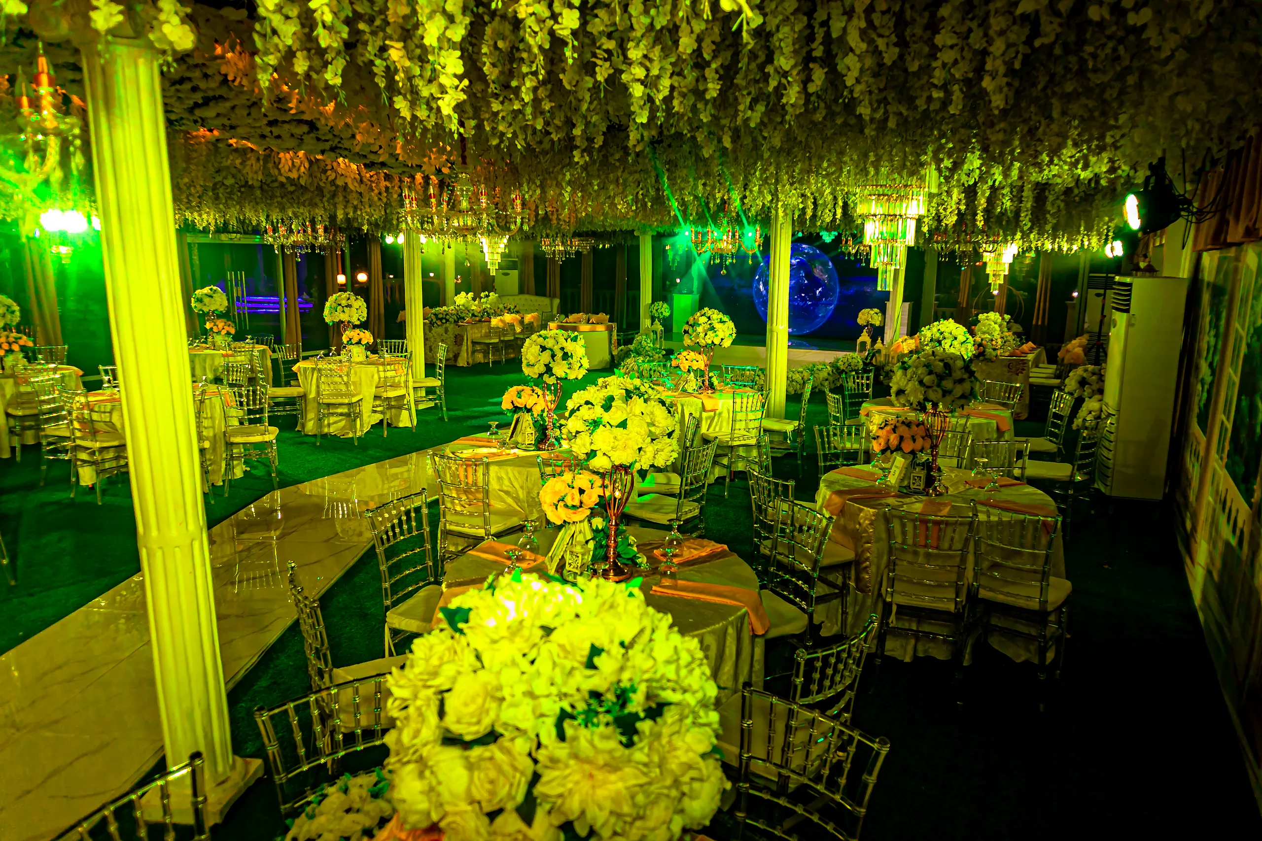 Grand wedding reception for a large guest list at the Hanging Gardens, Lazuri Tagaytay