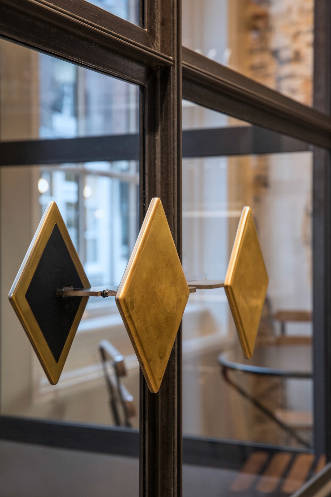 Positive Space, Madonna - custom deurklink