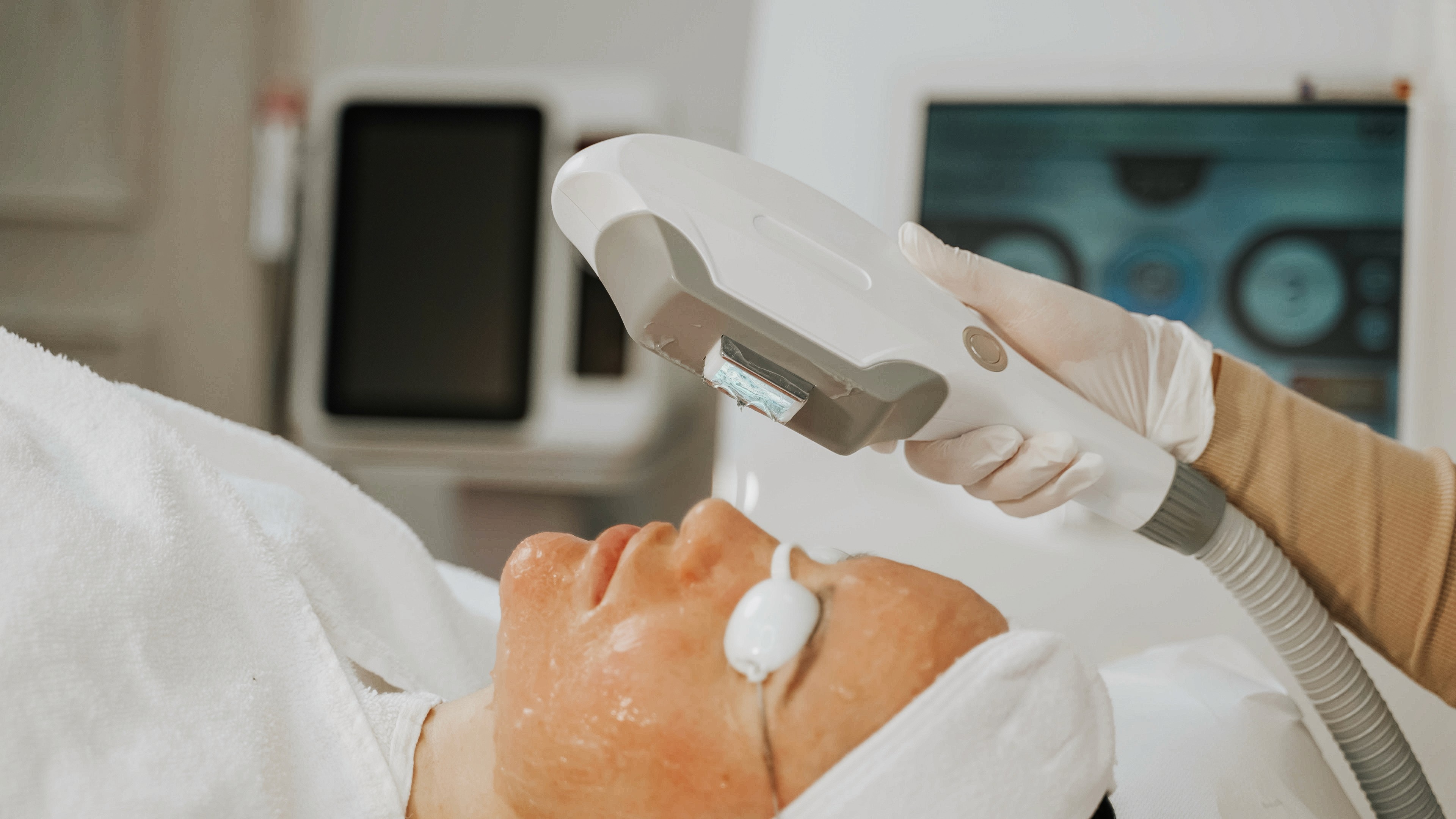 Dynamic picture of a cyclist riding downhill