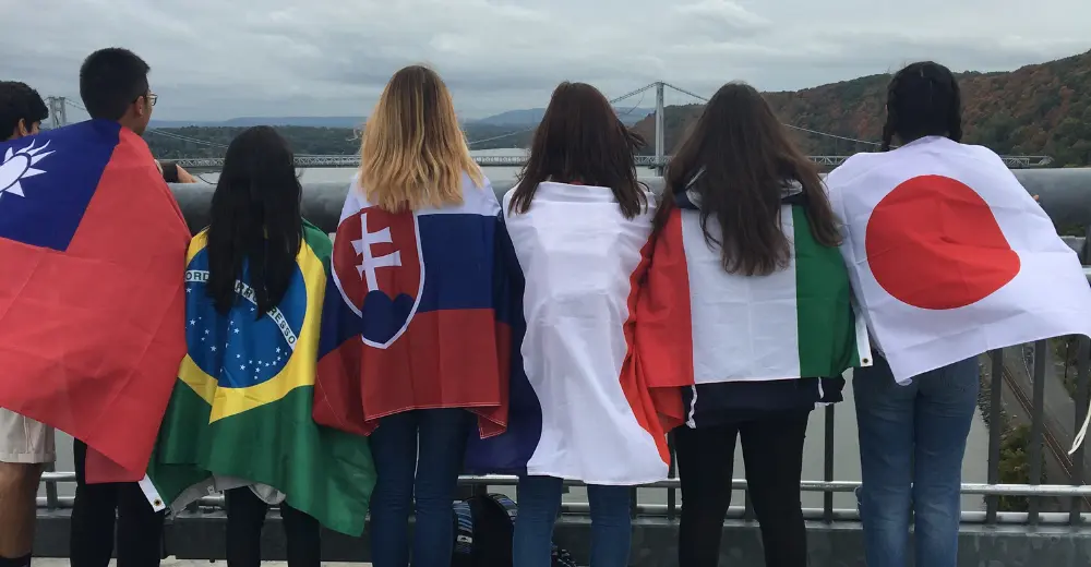 Étudiants internationaux partageant leur expérience dans un High School aux États-Unis avec STUDWAY.