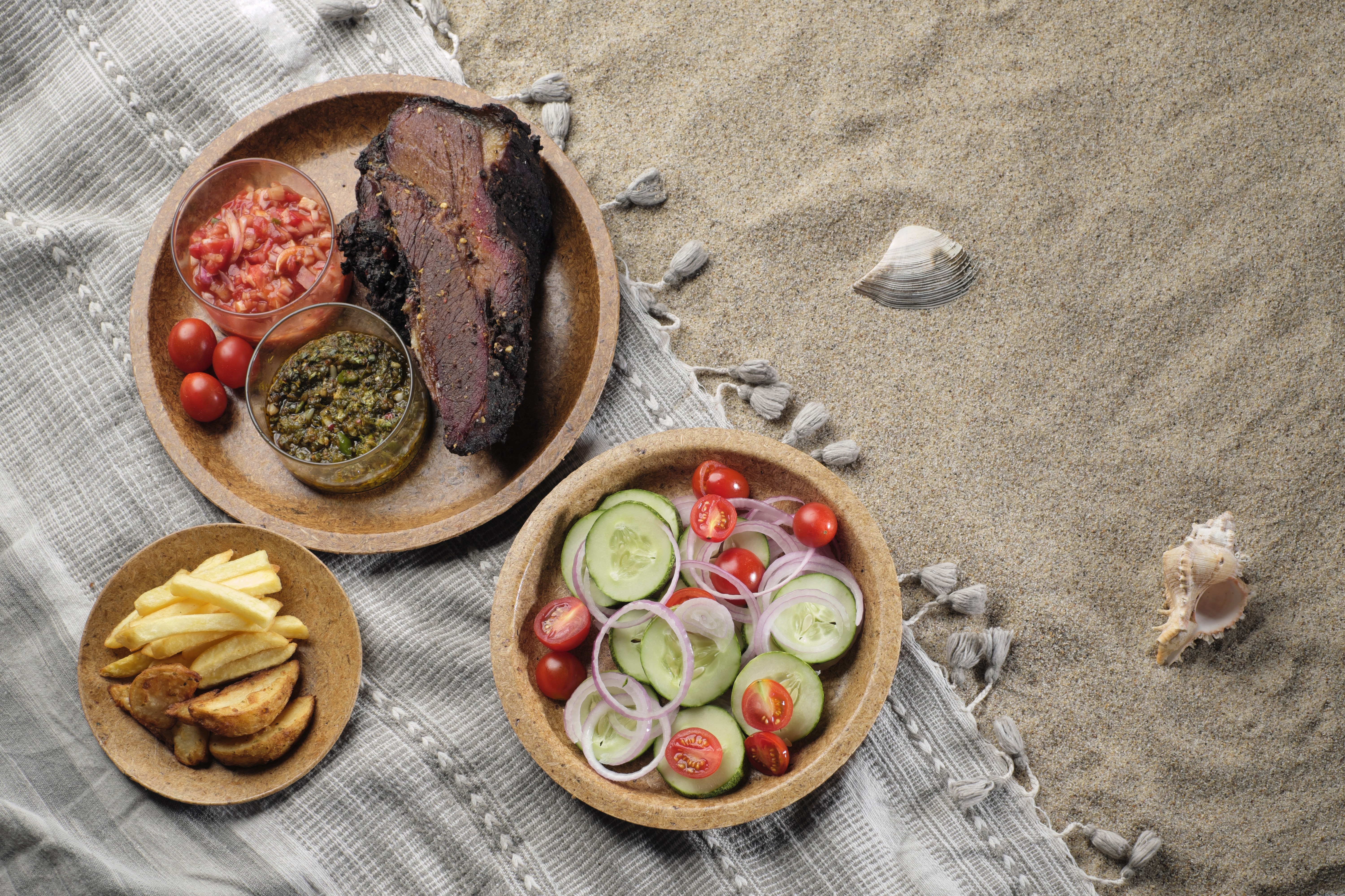 Earth Wing Plates with food