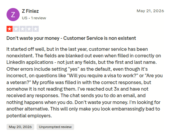 1-star LazyApply review reporting blanked-out fields and wrong answers on LinkedIn applications