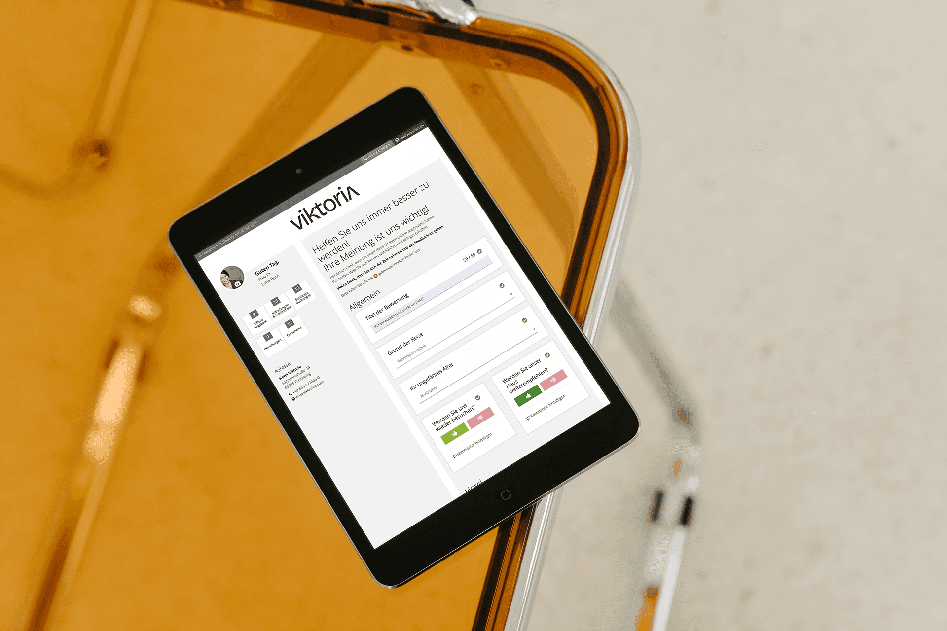 Bewertungs-Fragebogen auf einem Tablet-Bildschirm.