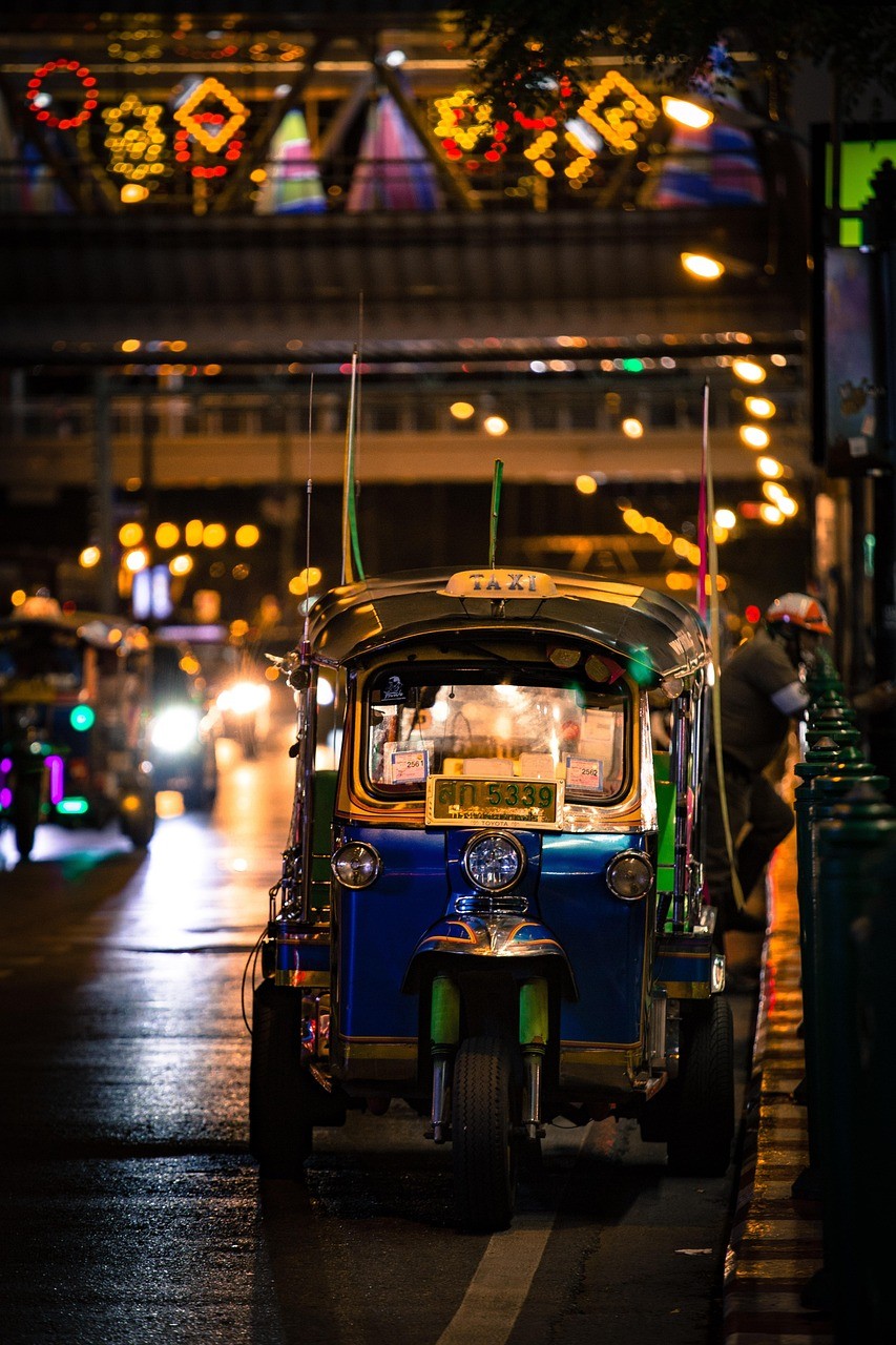 street,-thailand,-bangkok,-traffic,-vehicle,-travel,-asia,-transportation,-road, - owen_photograph (pixabay)