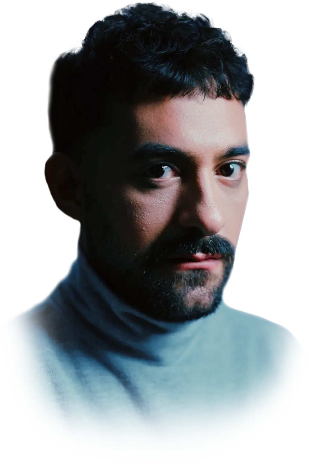 Foto do Paulo Escrivano com óculos de proteção uma jaqueta preta e azul da NASA