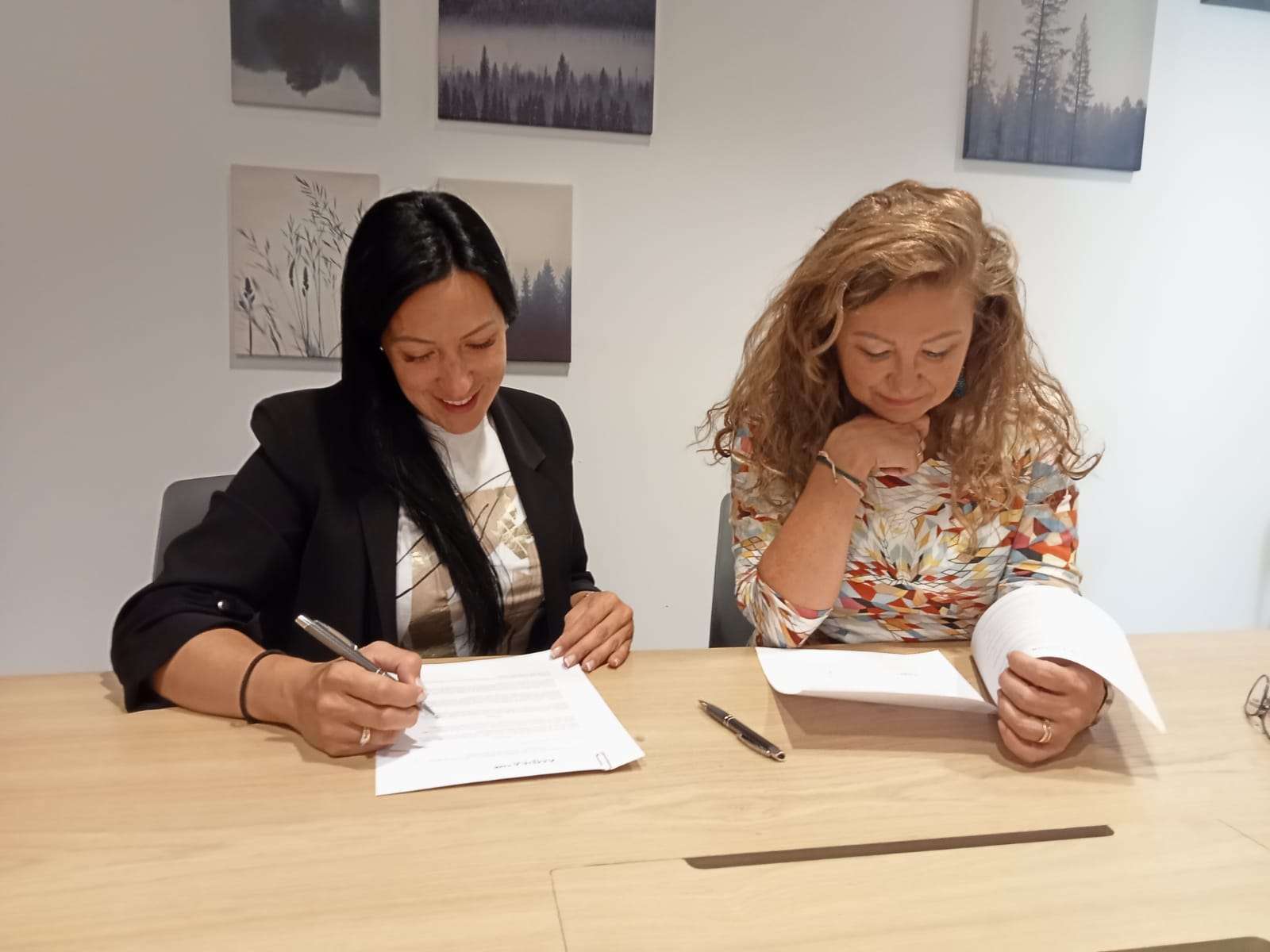 Firma del convenio entre AMPEA y Crit ETT, septiembre de 2022