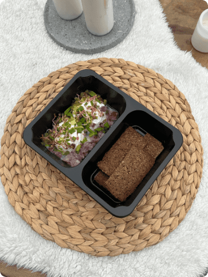 Dieta pudełkowa prosto z Bydgoszczy dostarcza smaczną i zbilansowaną dietę pudełkową w przystępnych cenach. Jeśli szukasz zdrowego i taniego cateringu dietetycznego, nasza dieta pudełkowa Bydgoszcz to idealne rozwiązanie. Catering dietetyczny z Bydgoszczy zapewnia świeże, wysokiej jakości posiłki, które łączą smak i wartość odżywczą w wyjątkowo atrakcyjnej cenie. Postaw na dietę pudełkową Bydgoszcz, aby cieszyć się wygodą i najlepszym stosunkiem jakości do ceny na rynku. Catering dietetyczny w Bydgoszczy to doskonały wybór dla każdego, kto chce zdrowo jeść bez konieczności samodzielnego gotowania, wybierając tanie i sprawdzone rozwiązania.