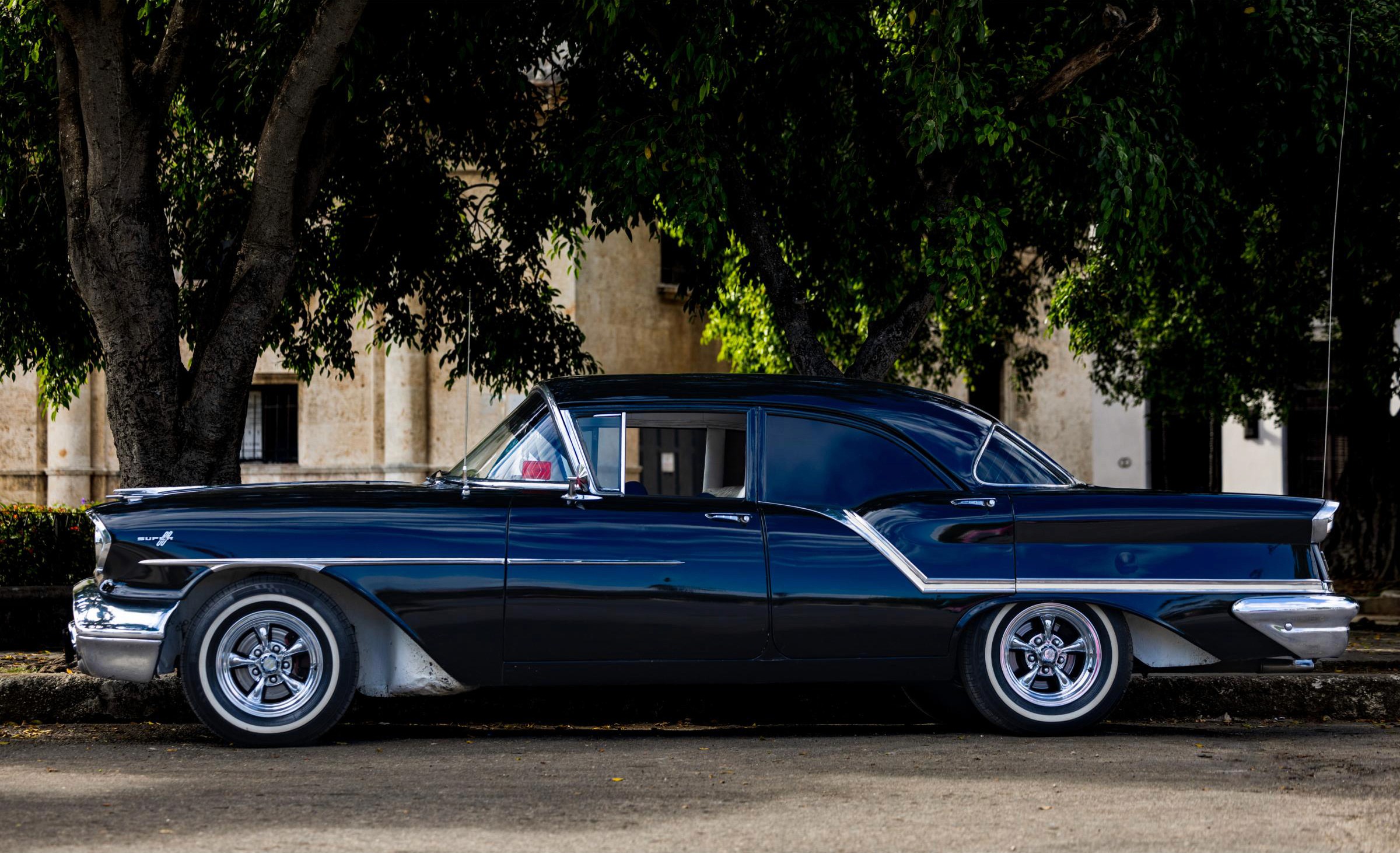 A gorgeous midnight black 1957 Oldsmobile Super 88. I love the type/fender emblems on these beauties.