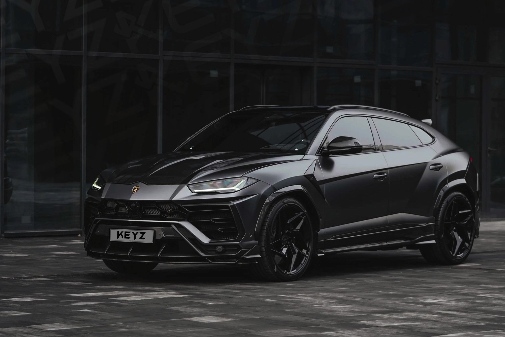 Vue extérieure Lamborghini Urus Gris – Location SUV à Dubaï | Keyz Rent