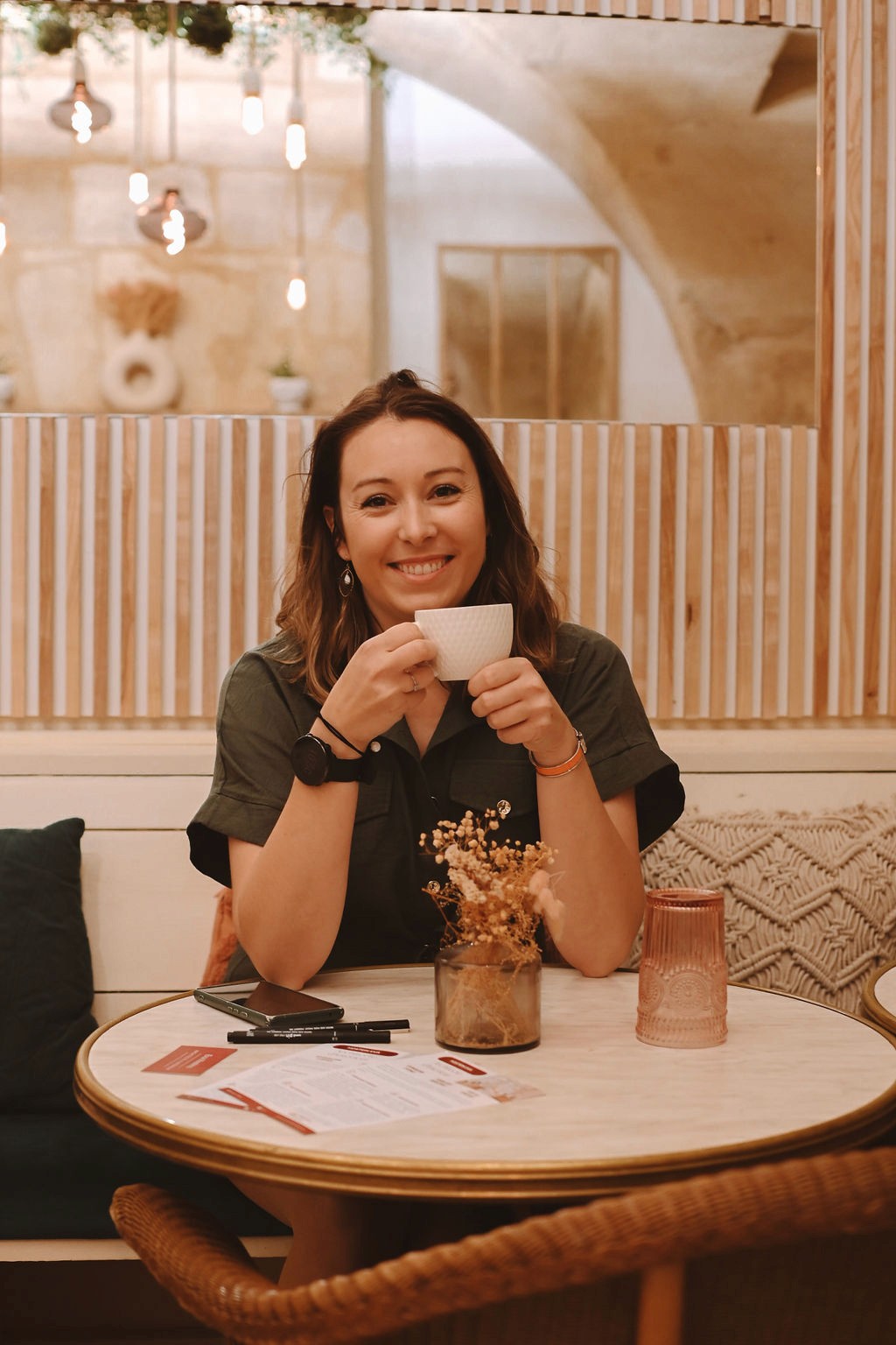 Eva Hostein, architecte d'intérieur spécialisée dossiers ERP et locaux professionnels à Bordeaux, Gironde et Landes