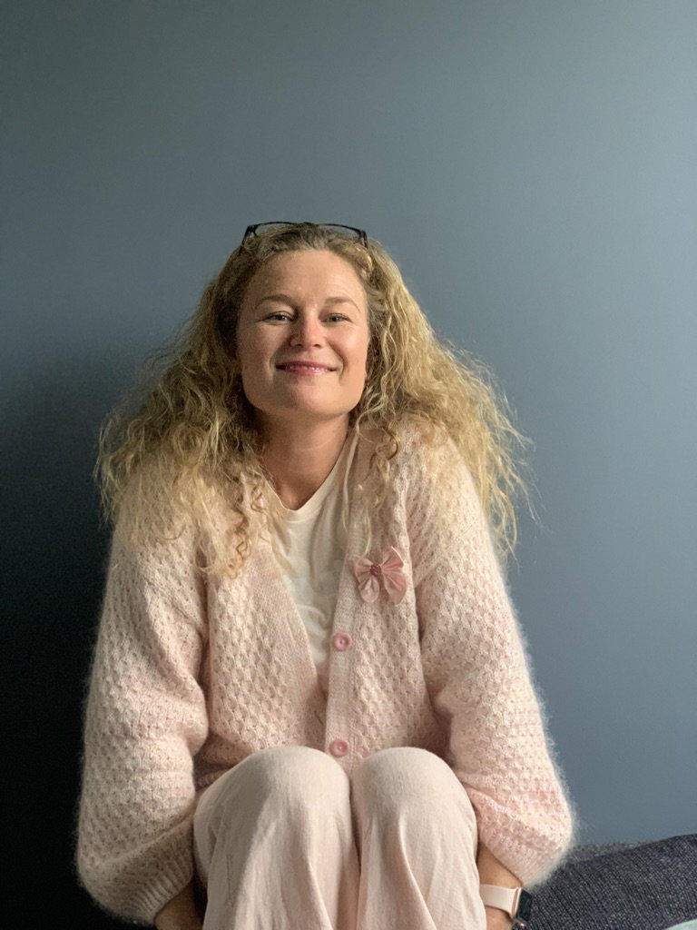 Honey V-cardi knitting pattern by lene_knit