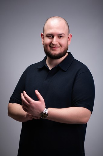Portret business masculin realizat într-o ședință foto studio București
