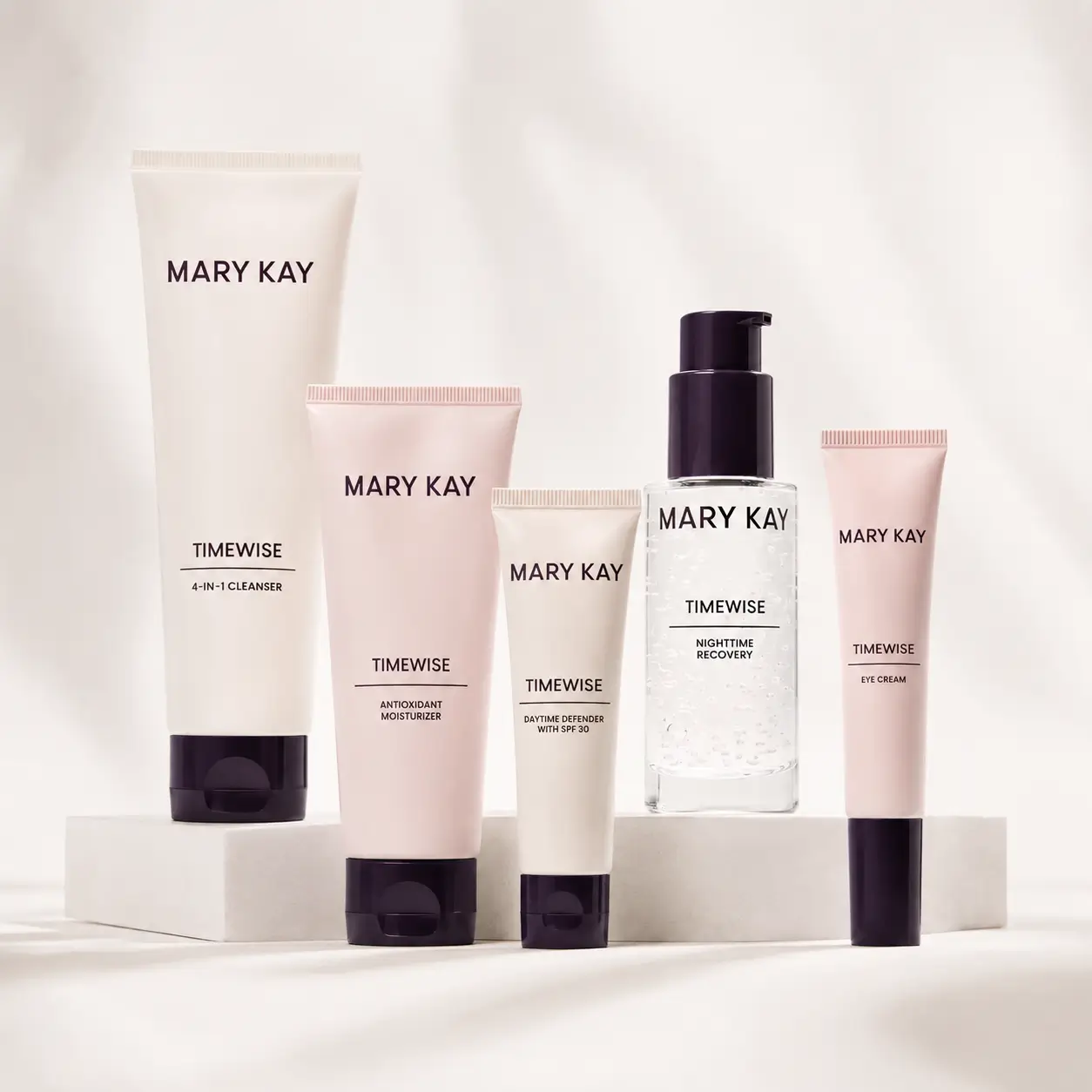 Produtos do Sistema Avançado TimeWise 3D Mary Kay em composição clara