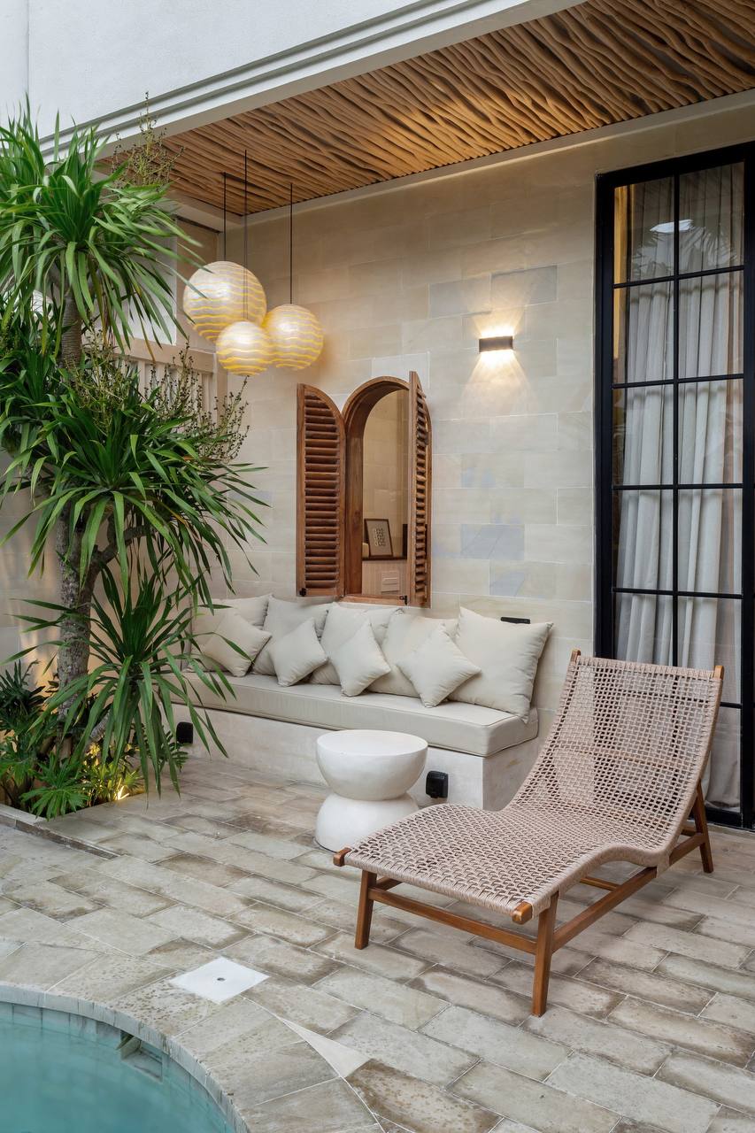 A modern 2-bedroom villa within walking distance of Cemagi Beach