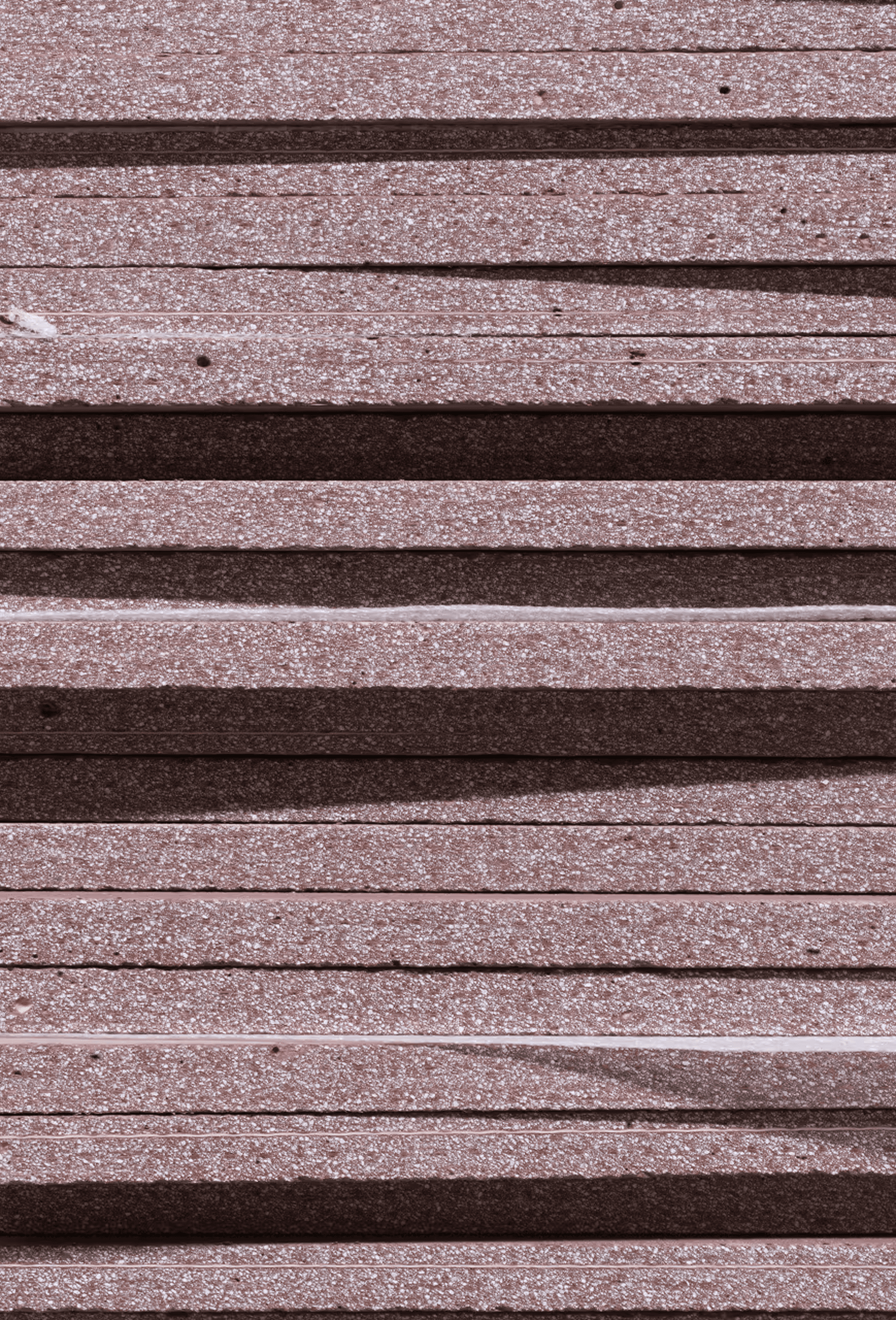 Enormous panel size with only 13mm thickness
while delivering strength and durability
comparable to UHPC due to their high-performance fibre-reinforced matrix