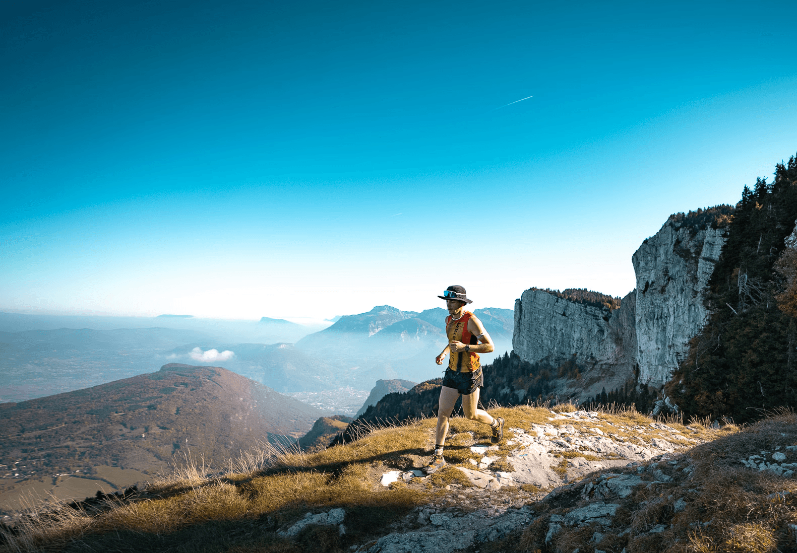 Dynamic picture of a cyclist riding downhill