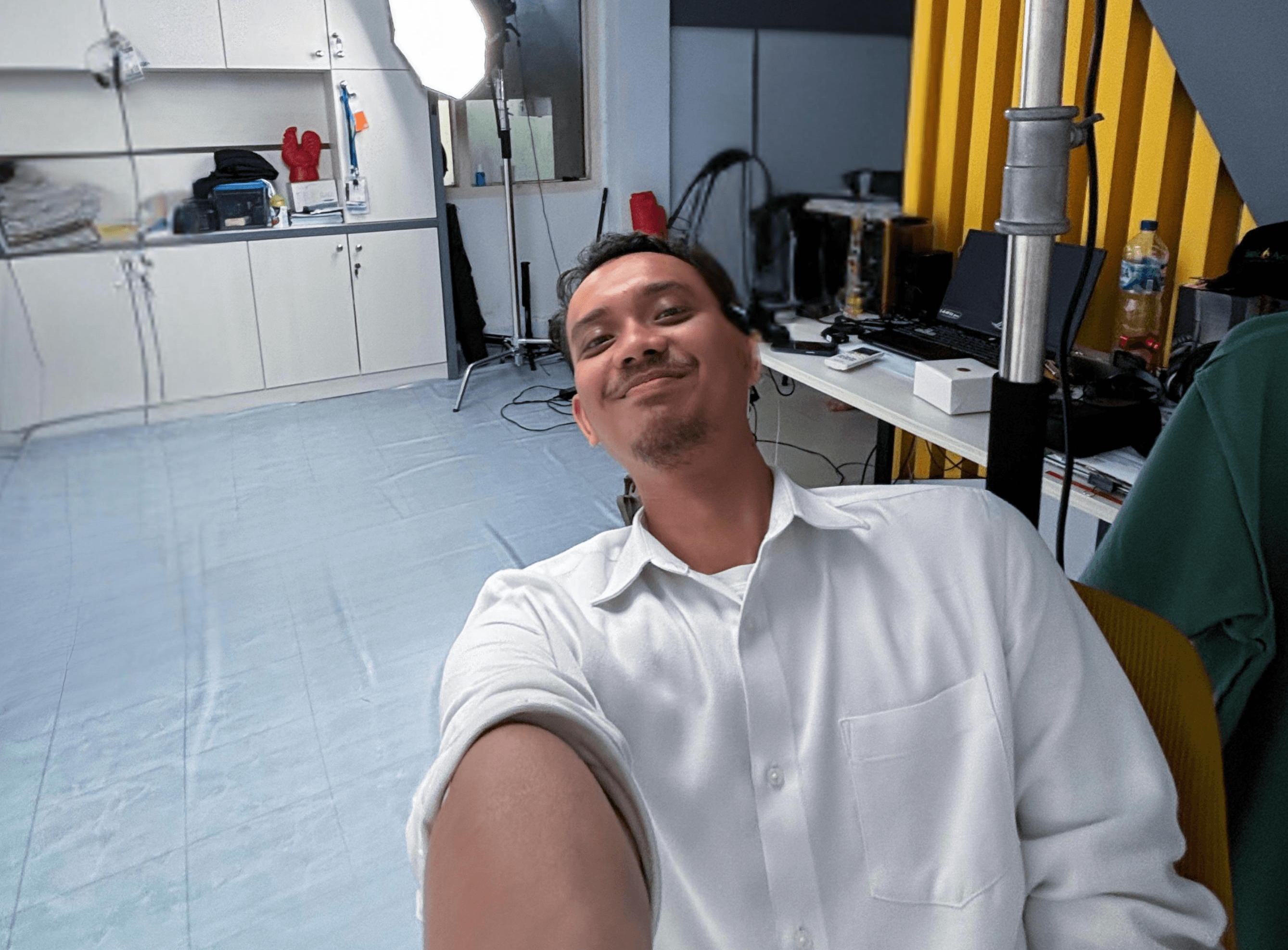 a person wearing a baseball cap