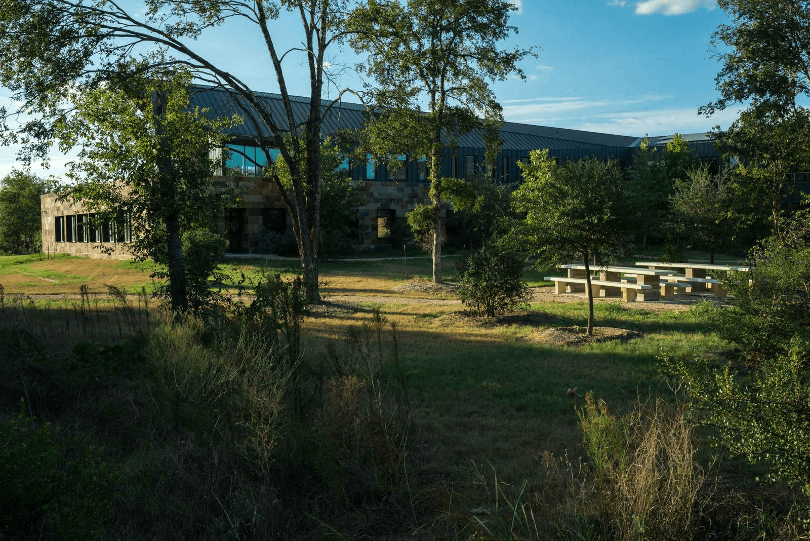 Harvey E. Najim Children and Family Center, the tranquil home to ChildSafe and other children-focused agencies. Connecting to the Salado Creek Greenway, the 43.000 square-foot campus is a restorative respite for both its clients and team members. The center houses therapy spaces, transitional housing, rooftop gardens, nature paths, and even a ropes course.