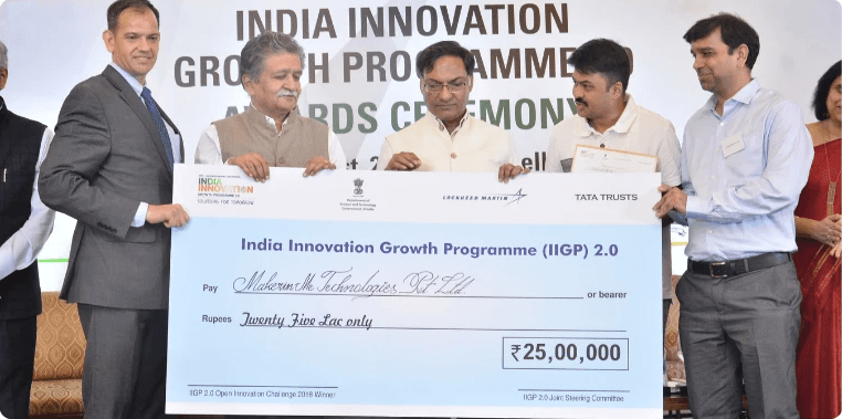 Pic of founders collecting IIGP 2018 award