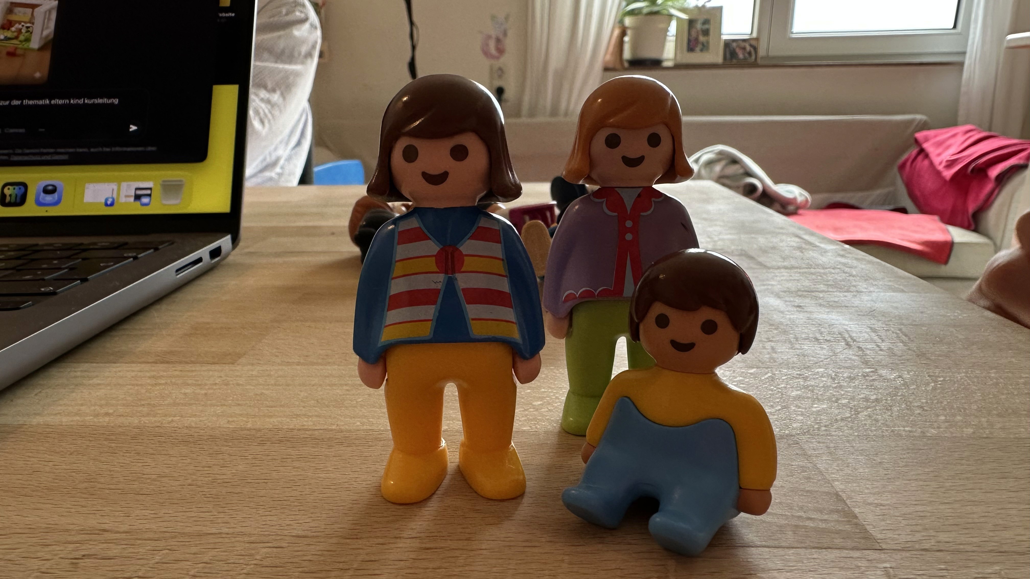 Bild einer spielenden Nanny