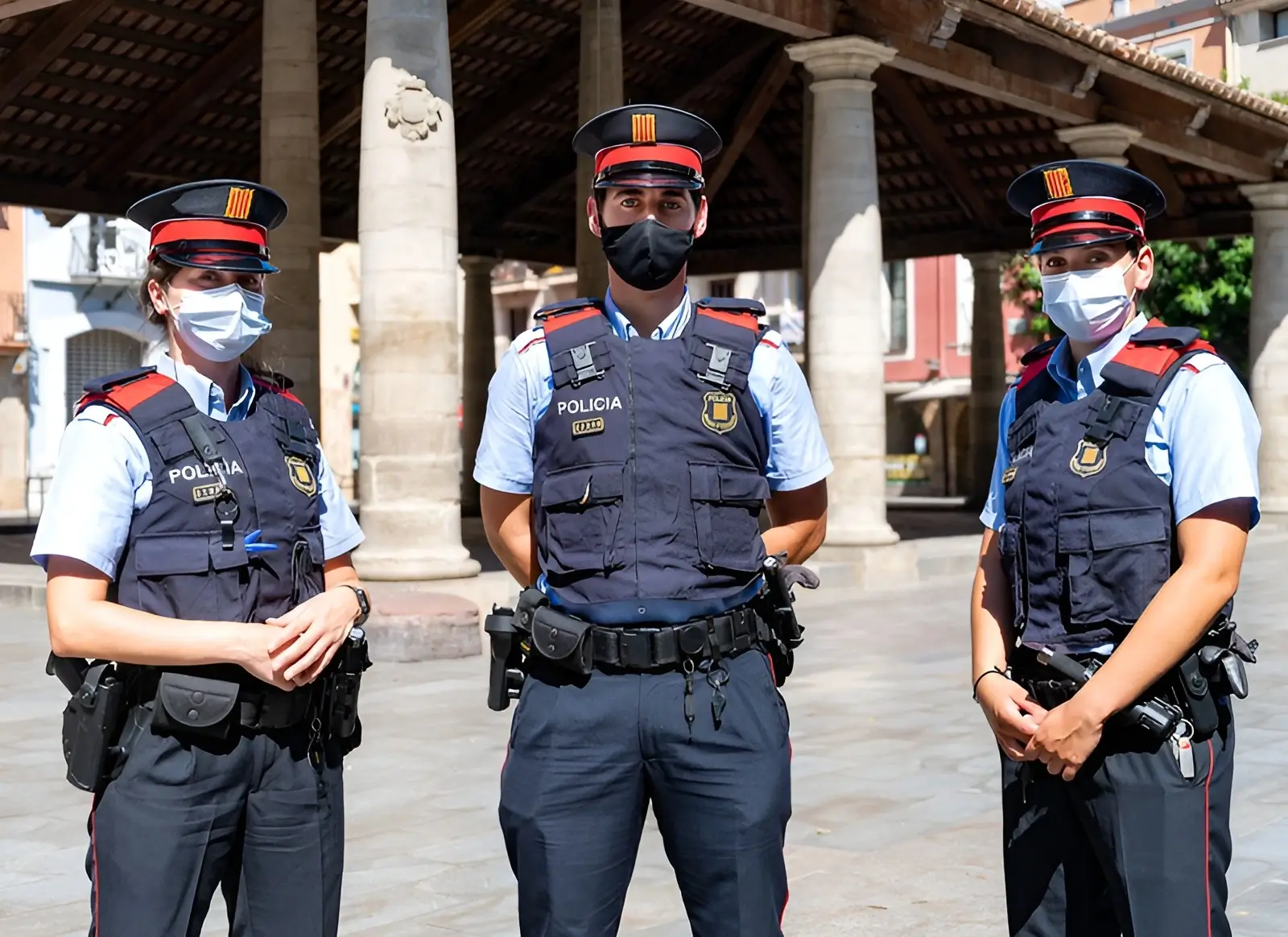 unos mossos en Granollers