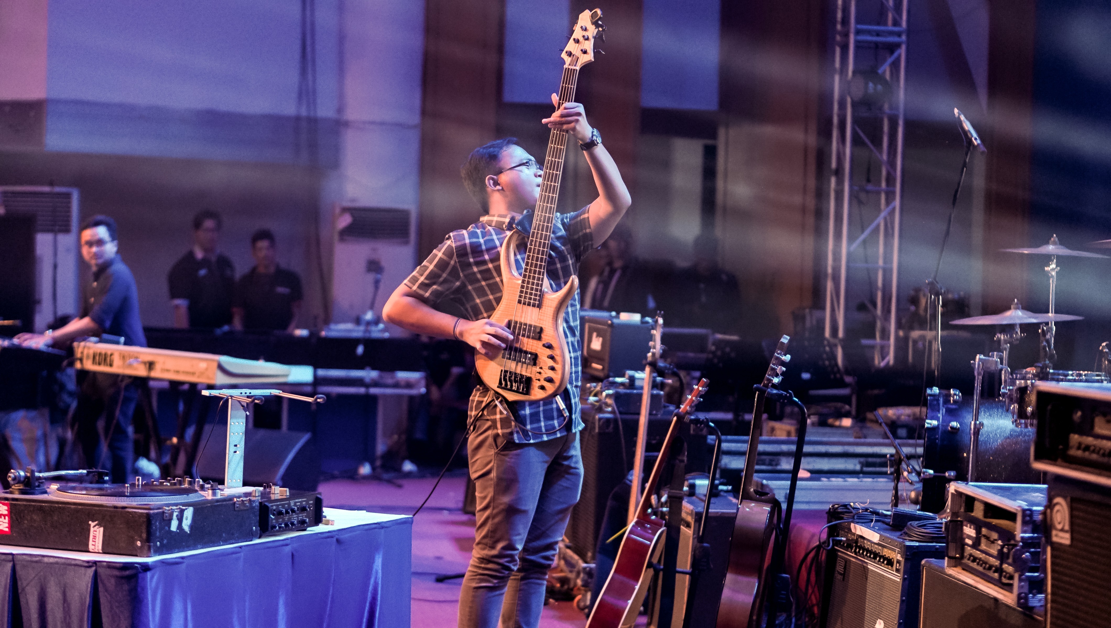 Andre as Bassist of ITS Jazz, perfom at Avantgarde Surabaya