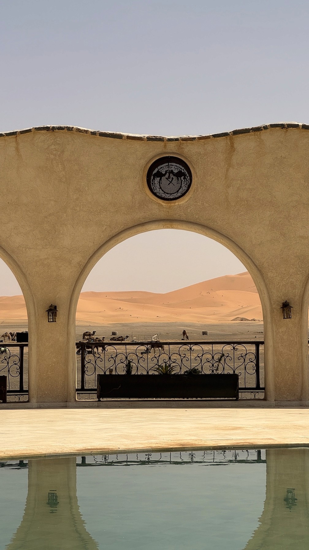 Мотоциклы у бассейна — база туров Lepei.tours